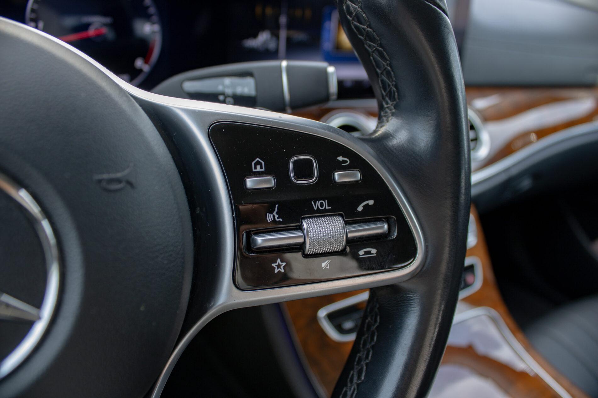 2019 Mercedes-Benz E 400d, modrá kombi, 190 026 km