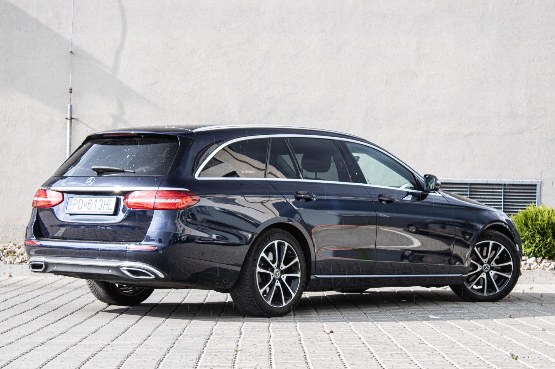 2019 Mercedes-Benz E 400d, modrá kombi, 190 026 km