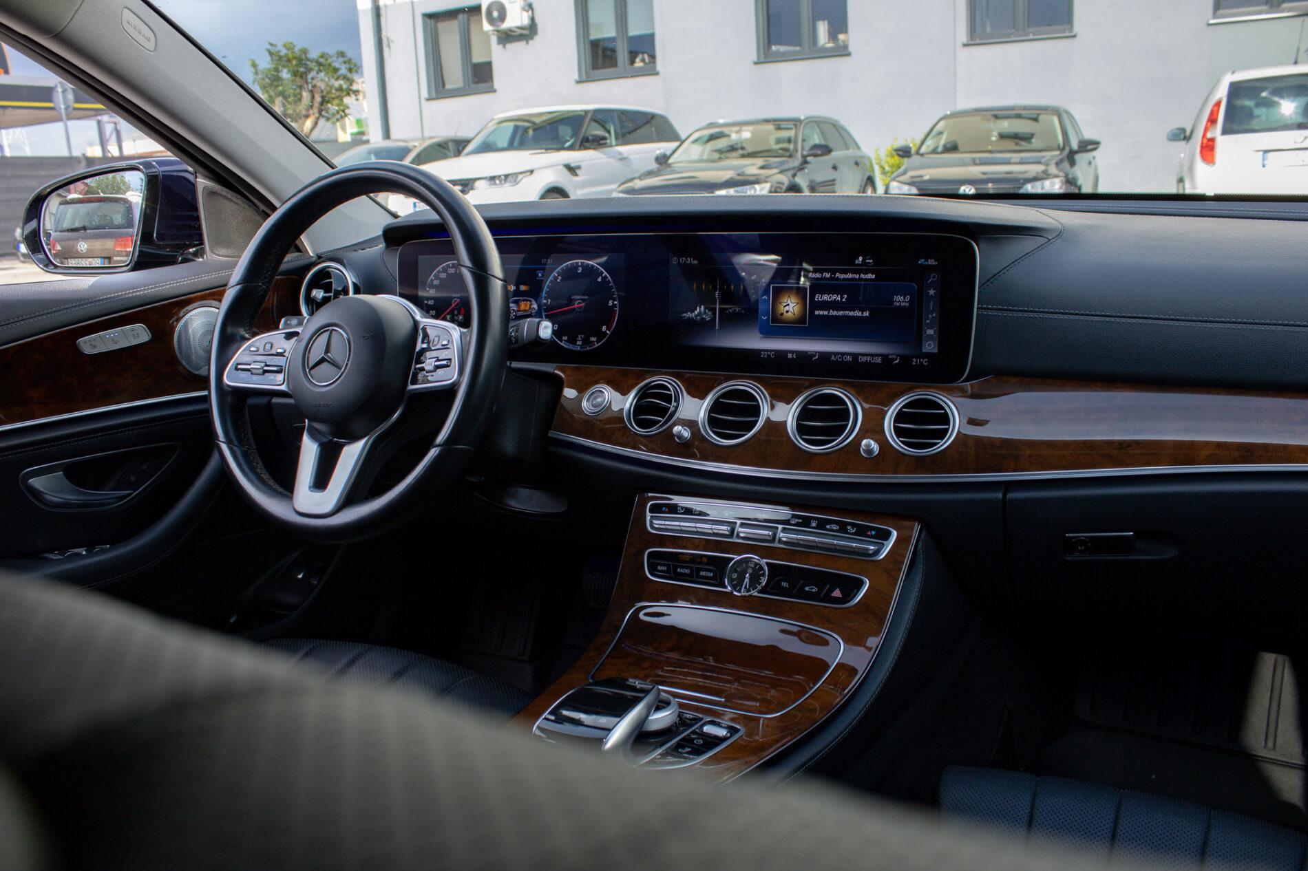 2019 Mercedes-Benz E 400d, modrá kombi, 190 026 km