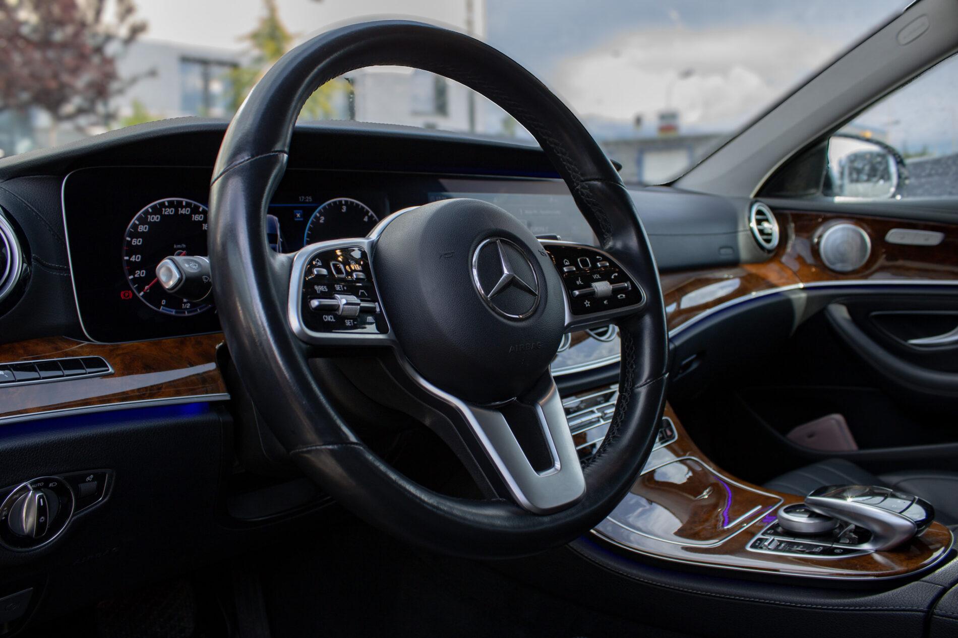 2019 Mercedes-Benz E 400d, modrá kombi, 190 026 km