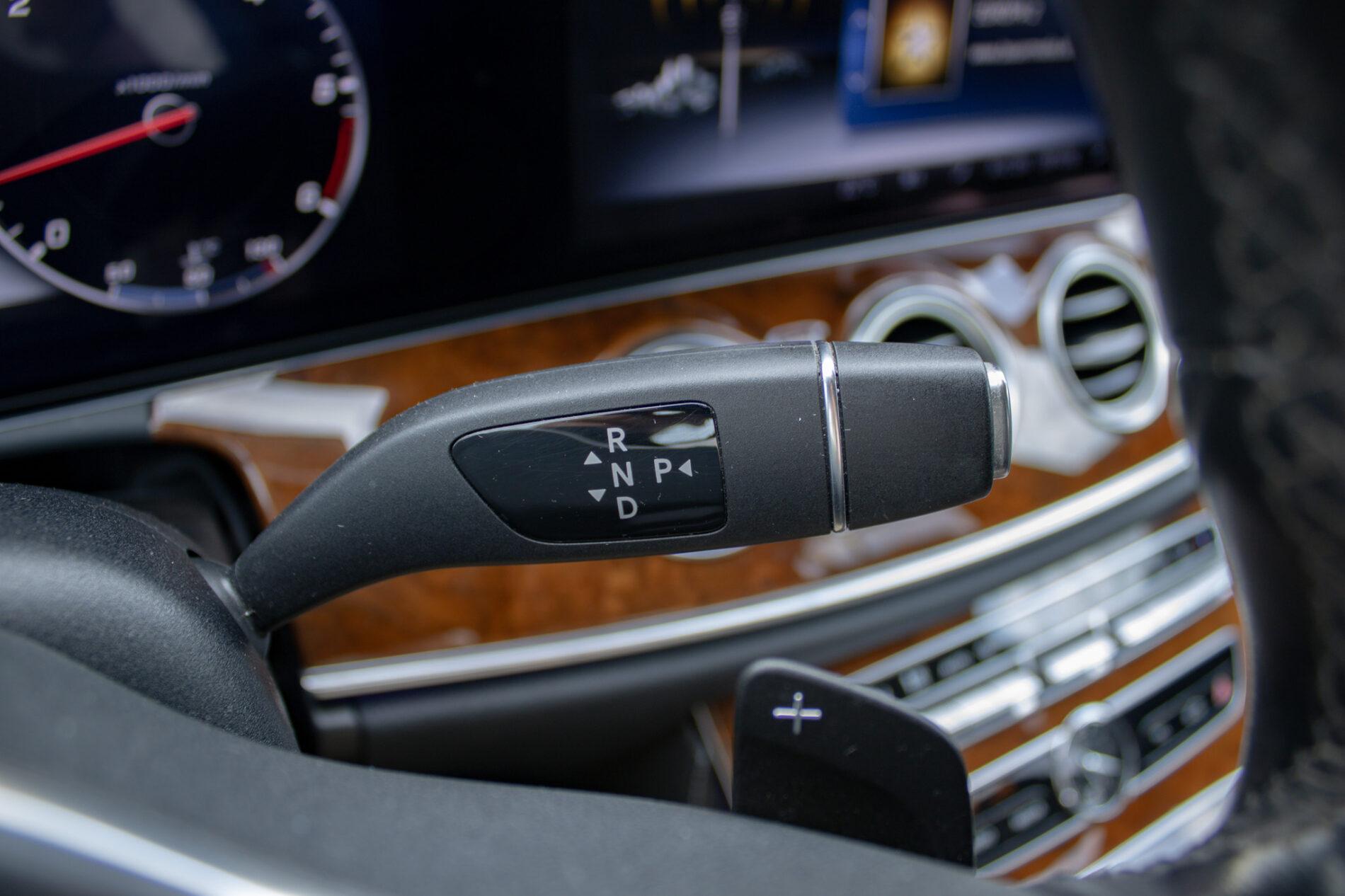 2019 Mercedes-Benz E 400d, modrá kombi, 190 026 km