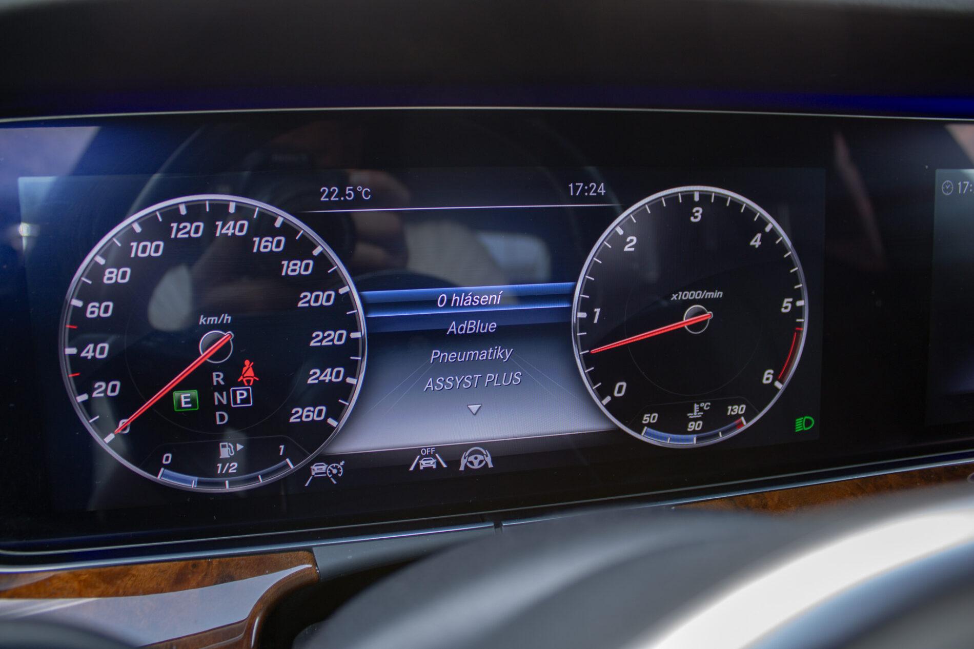 2019 Mercedes-Benz E 400d, modrá kombi, 190 026 km