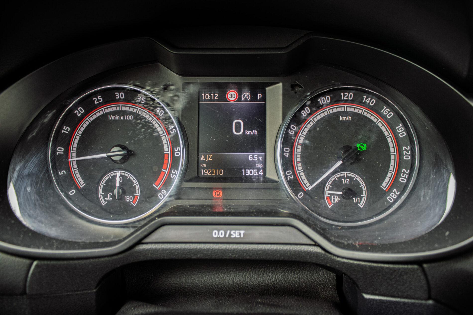 2017 Skoda Octavia RS, šedá kombi, 192 310 km