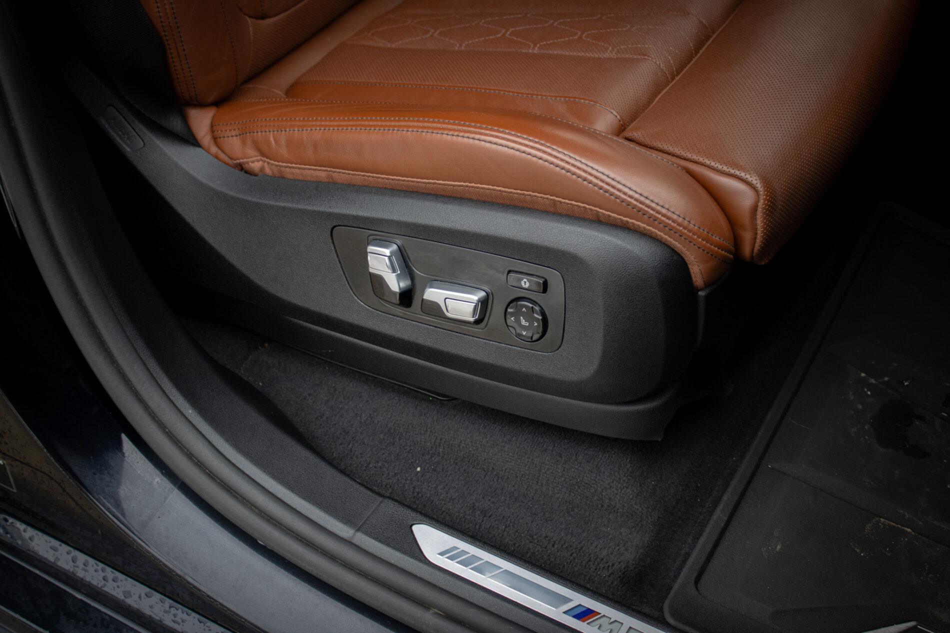 2019 BMW X5 M50d, černá suv, 183 178 km