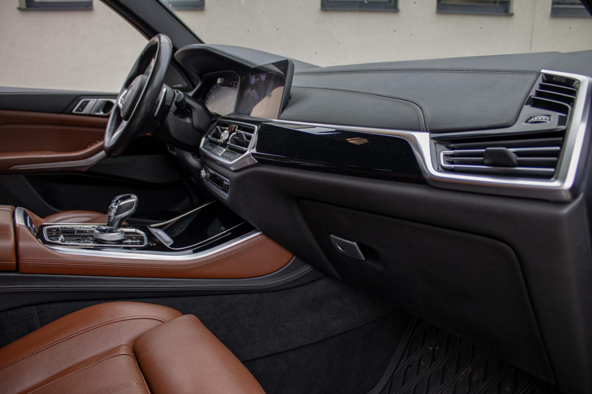 2019 BMW X5 M50d, černá suv, 183 178 km