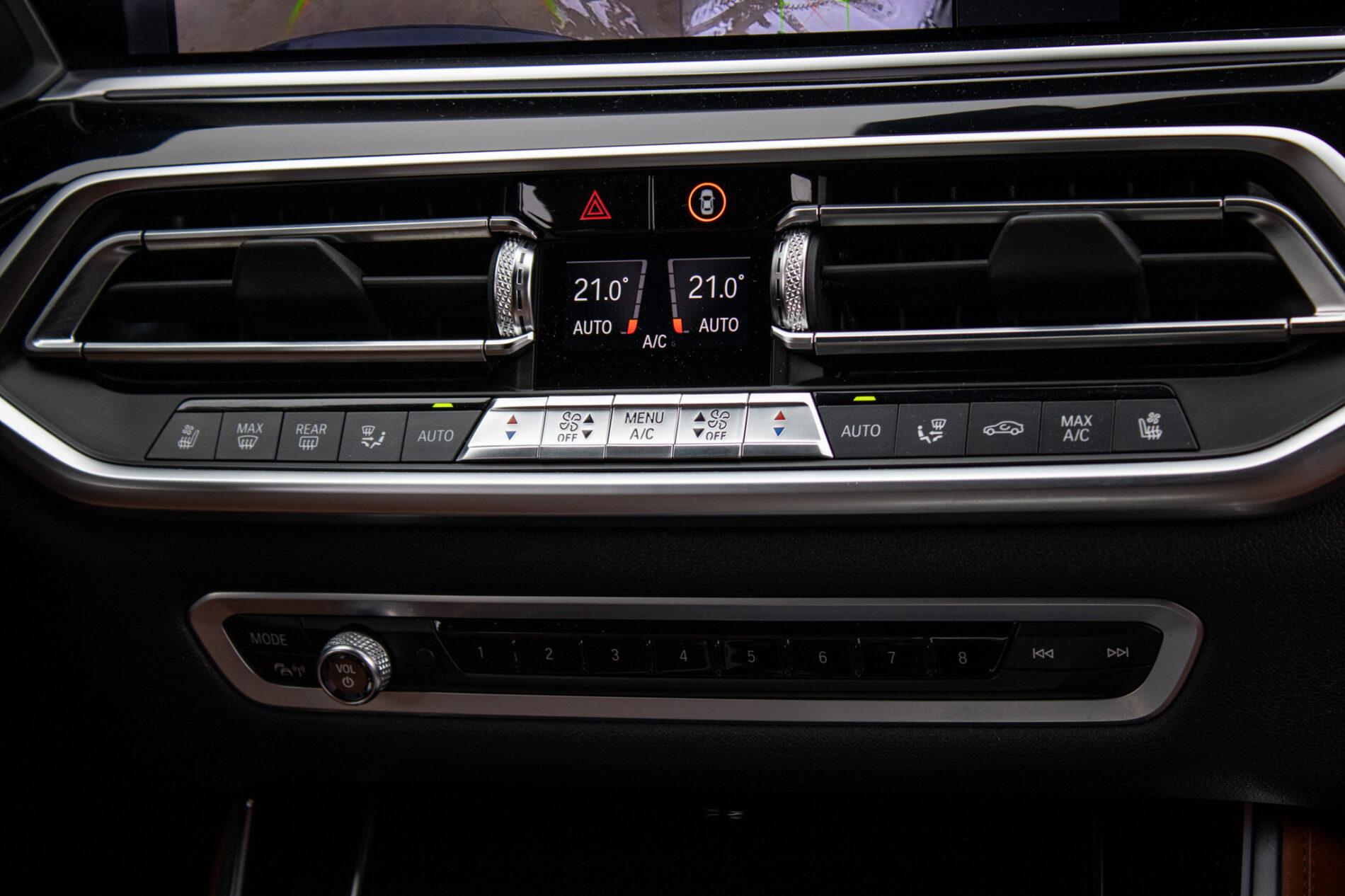 2019 BMW X5 M50d, černá suv, 183 178 km