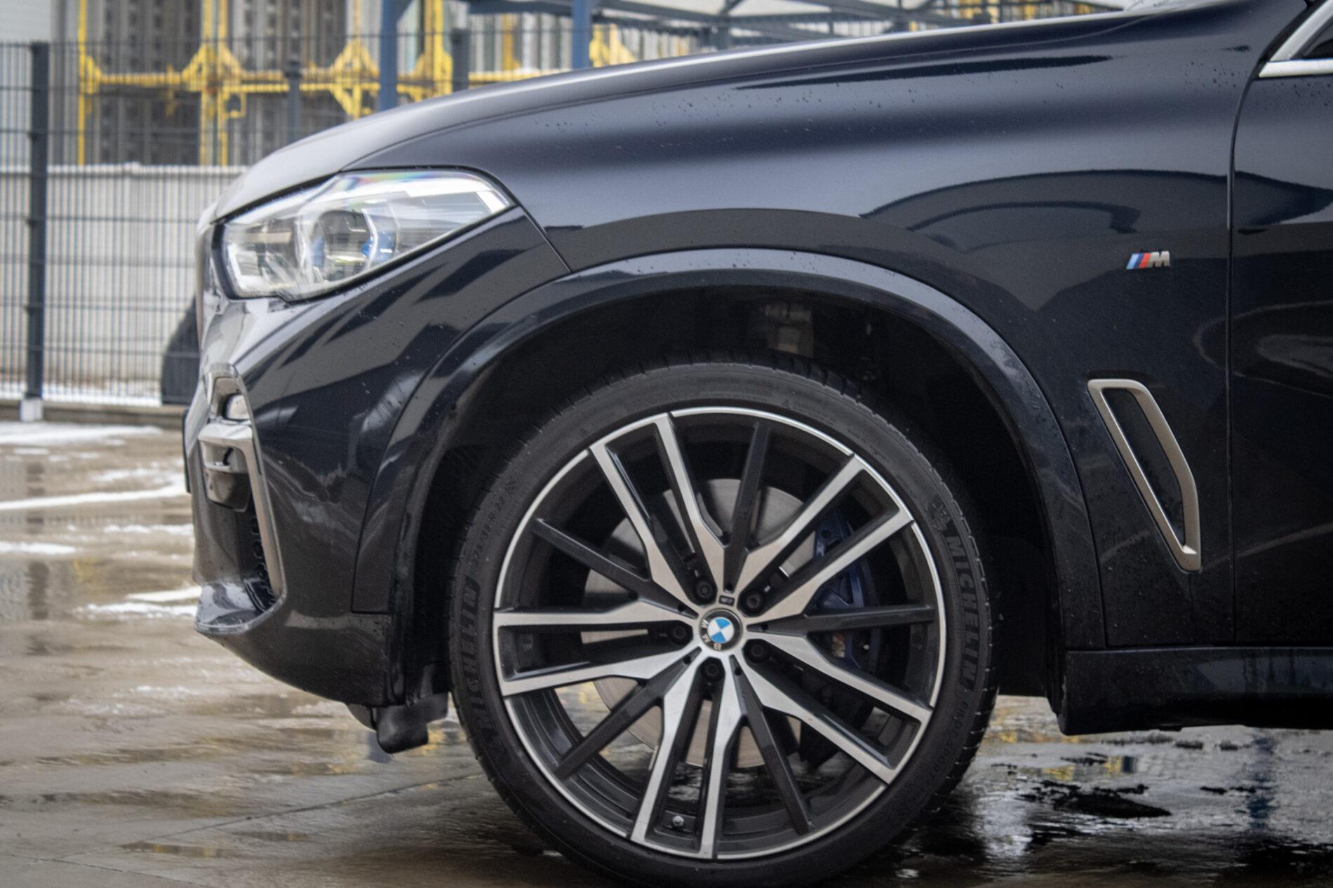 2019 BMW X5 M50d, černá suv, 183 178 km