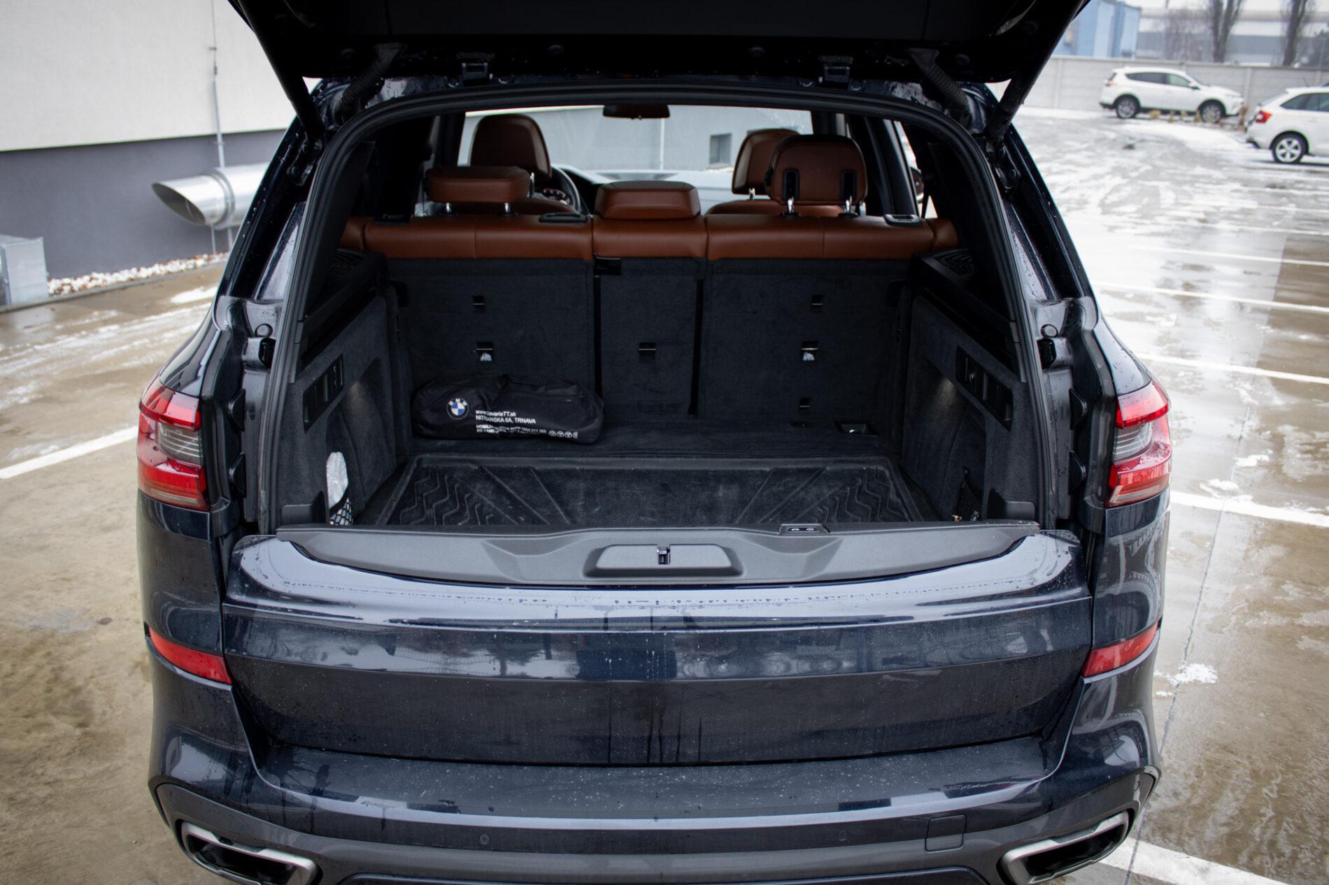 2019 BMW X5 M50d, černá suv, 183 178 km
