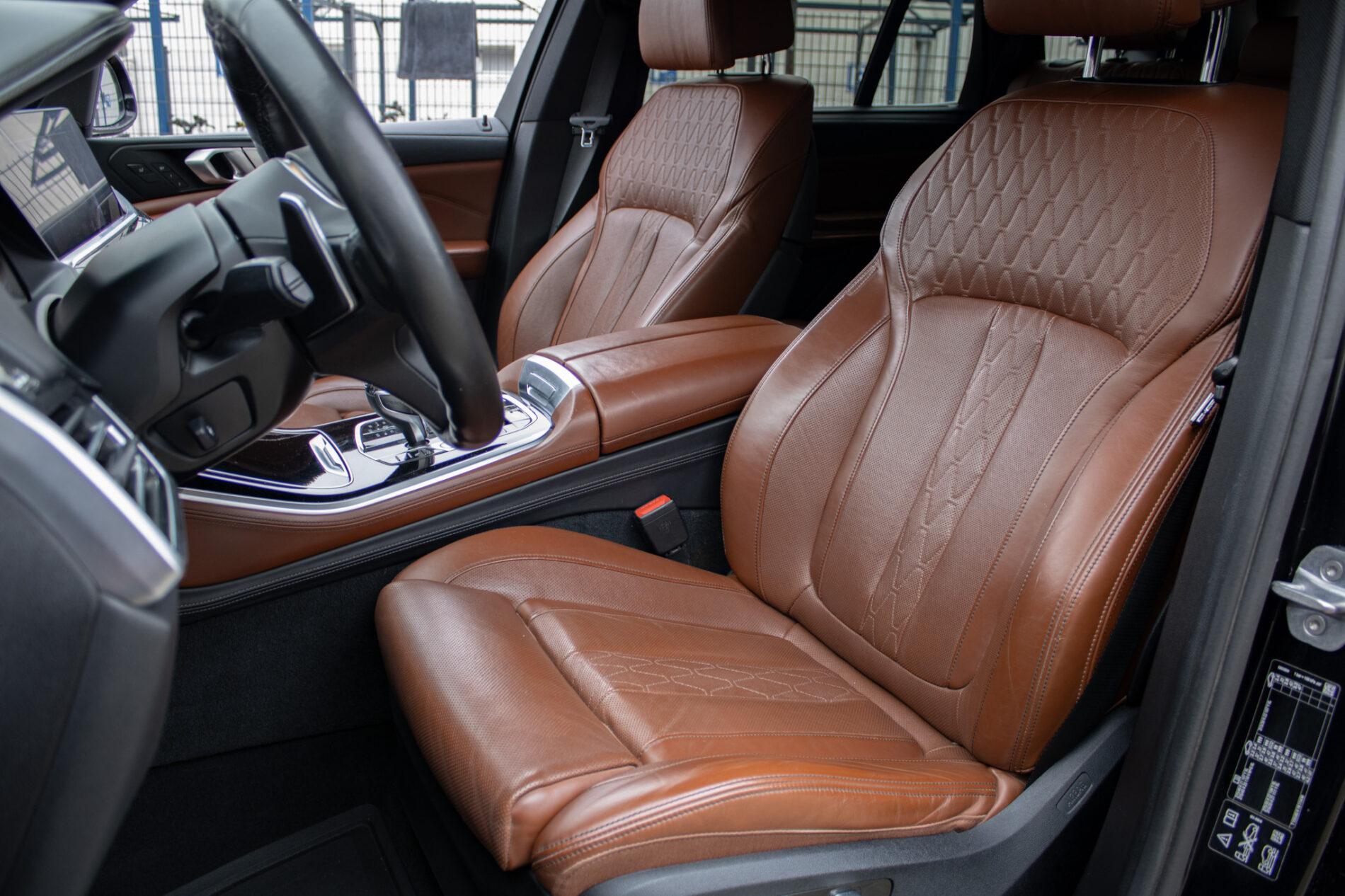 2019 BMW X5 M50d, černá suv, 183 178 km