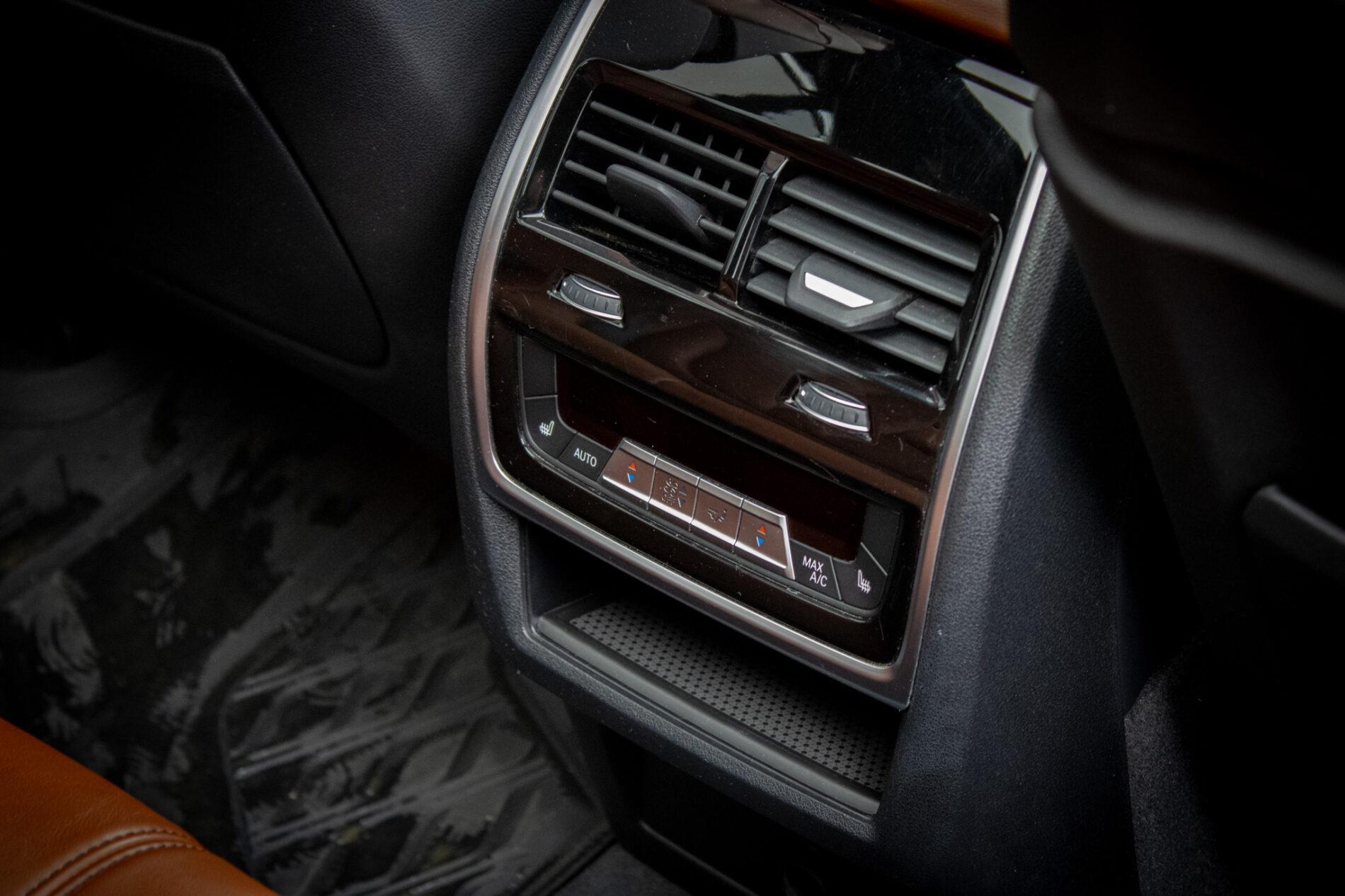 2019 BMW X5 M50d, černá suv, 183 178 km