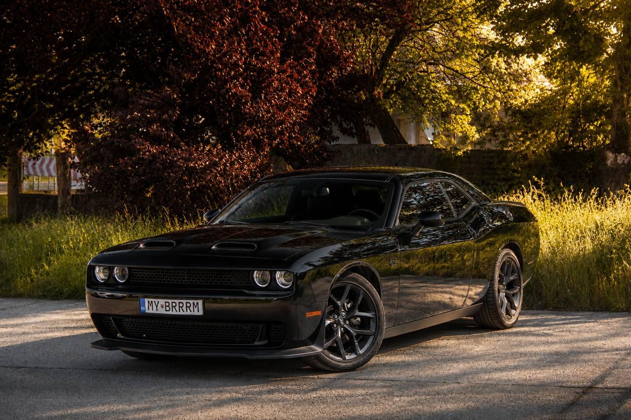 2023 Dodge Challenger, černá kupé, 14 110 km