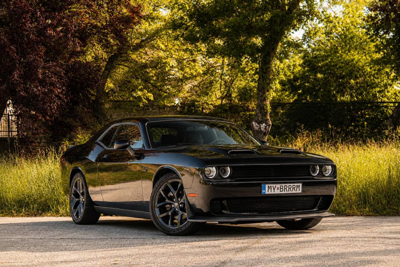 2023 Dodge Challenger, černá kupé, 14 110 km