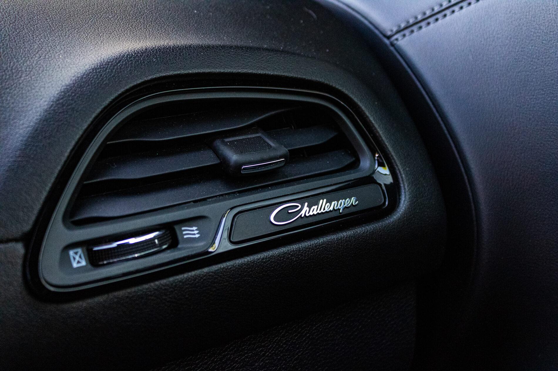 2023 Dodge Challenger, černá kupé, 14 110 km