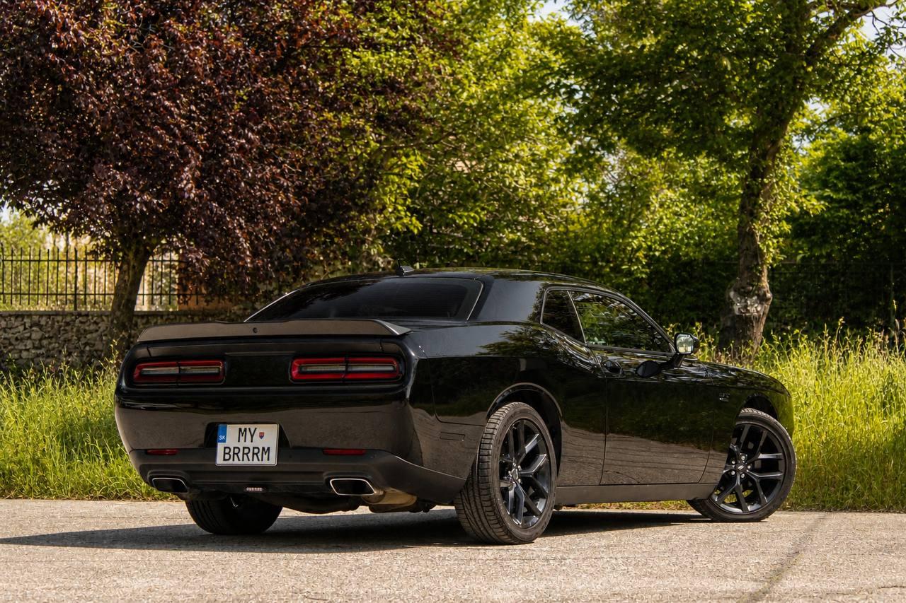 2023 Dodge Challenger, černá kupé, 14 110 km