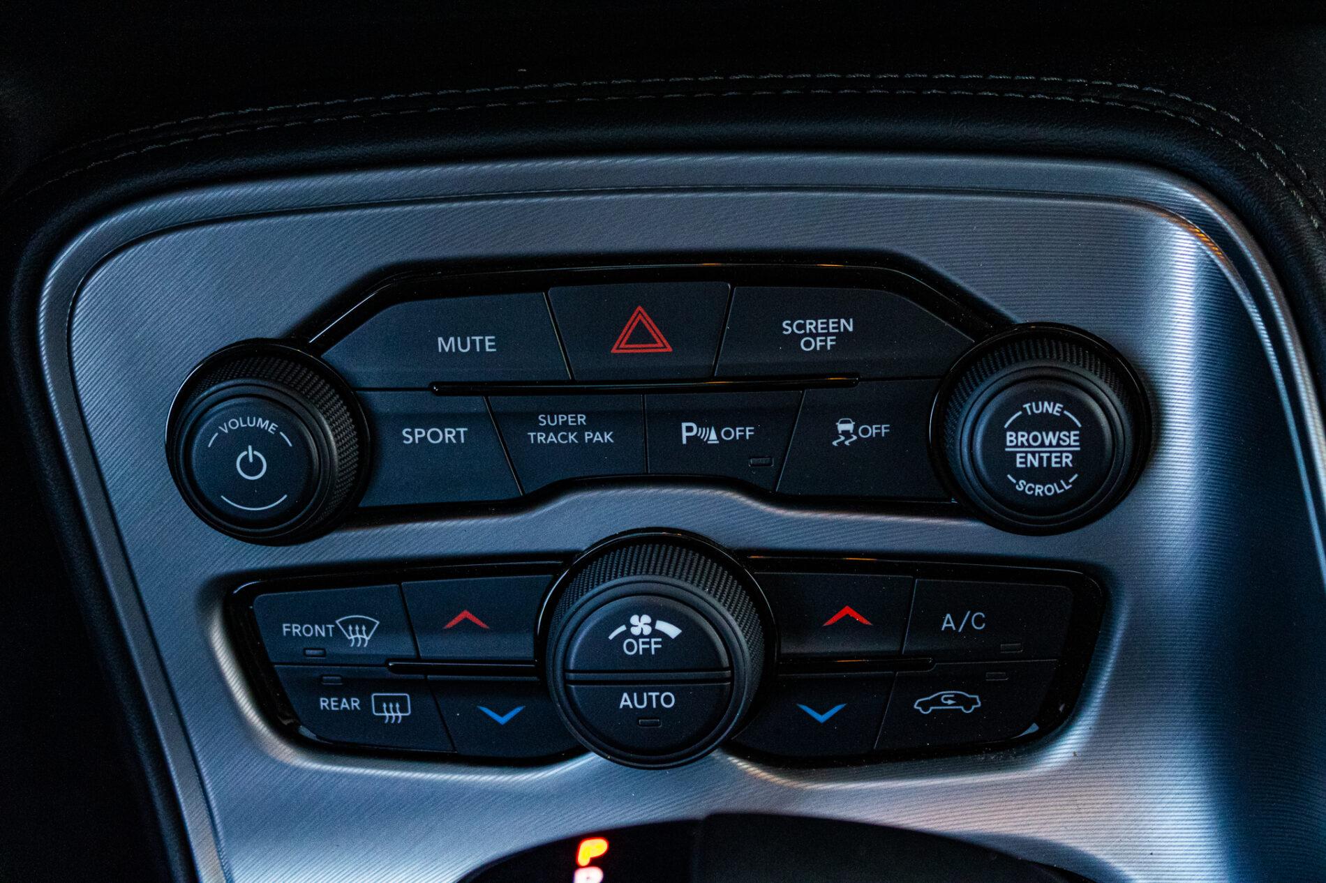 2023 Dodge Challenger, černá kupé, 14 110 km