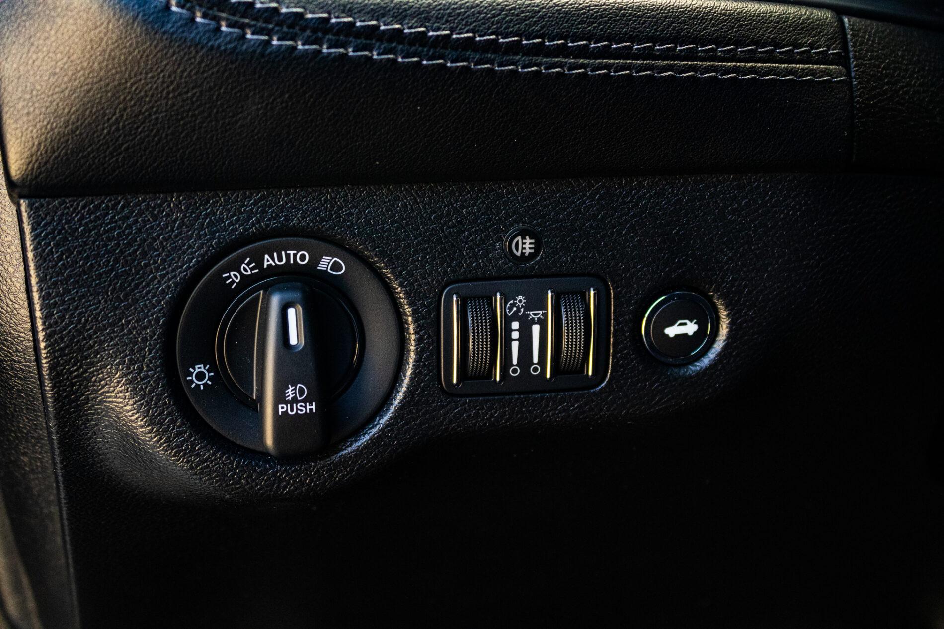 2023 Dodge Challenger, černá kupé, 14 110 km