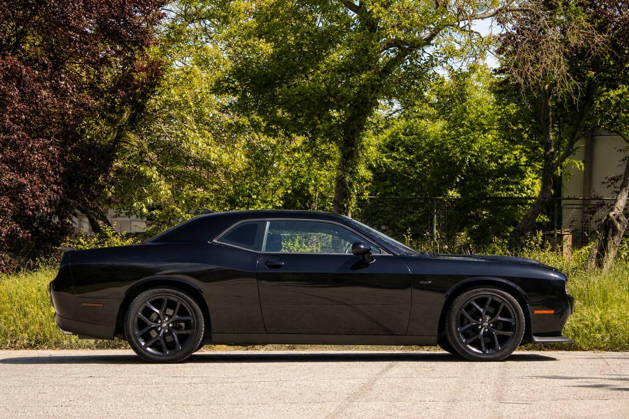 2023 Dodge Challenger, černá kupé, 14 110 km