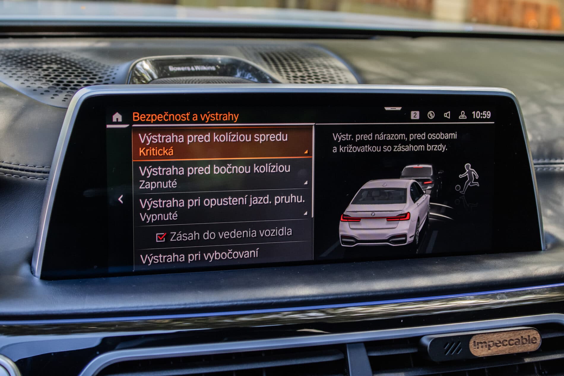 2019 BMW 750d, bílá sedan, 105 849 km