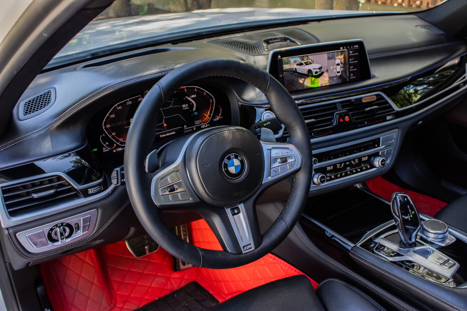 2019 BMW 750d, bílá sedan, 105 849 km