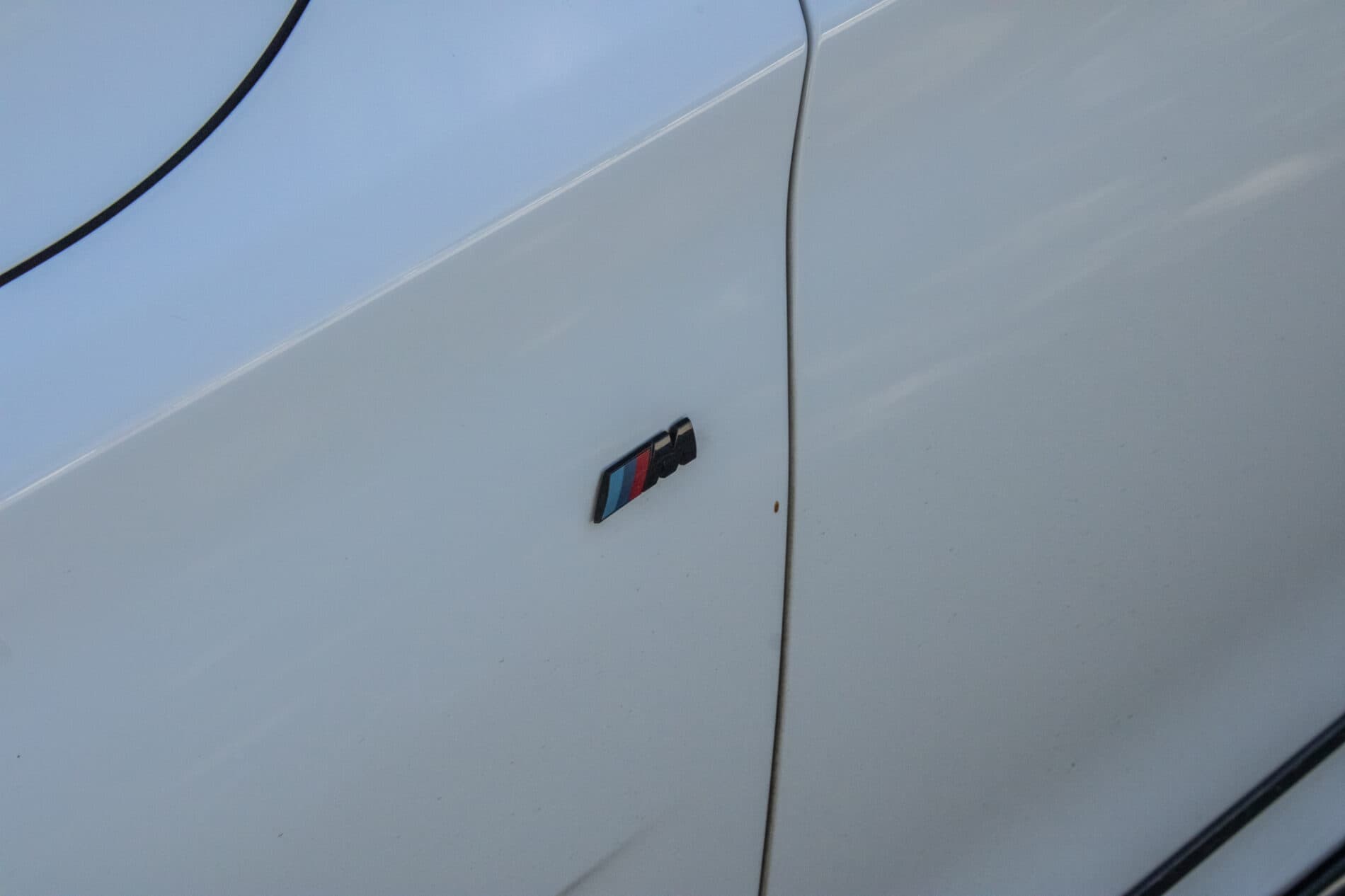 2019 BMW 750d, bílá sedan, 105 849 km