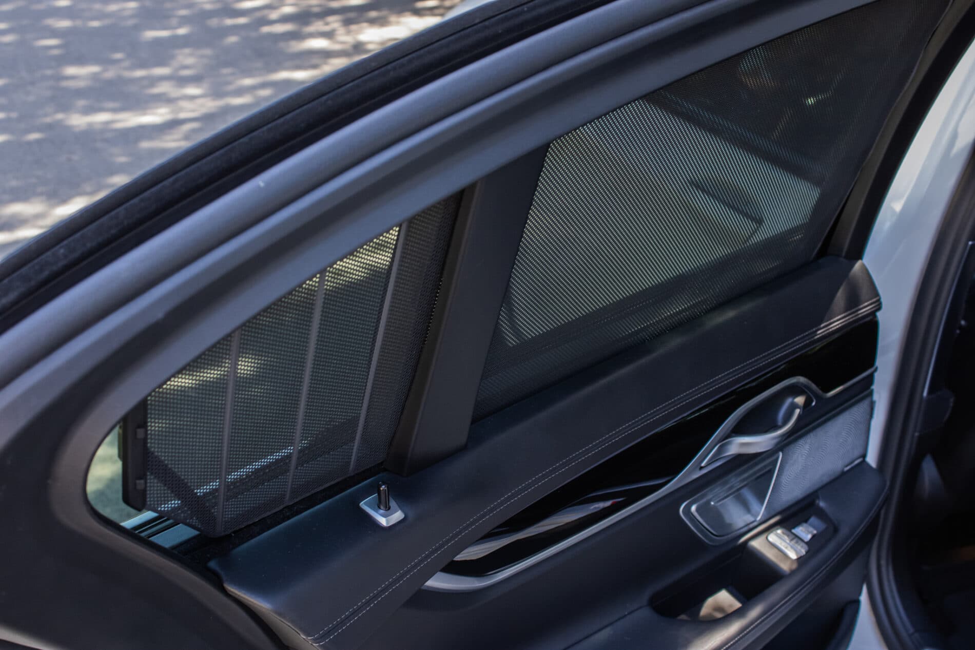 2019 BMW 750d, bílá sedan, 105 849 km