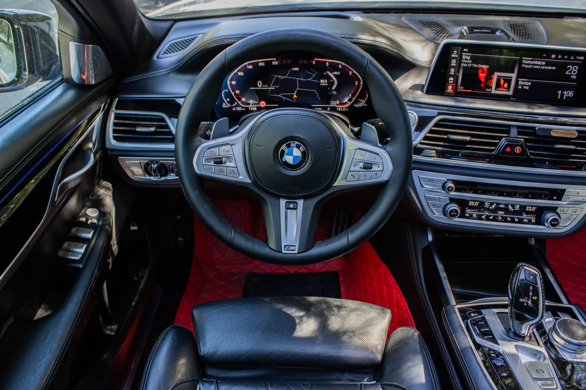 2019 BMW 750d, bílá sedan, 105 849 km