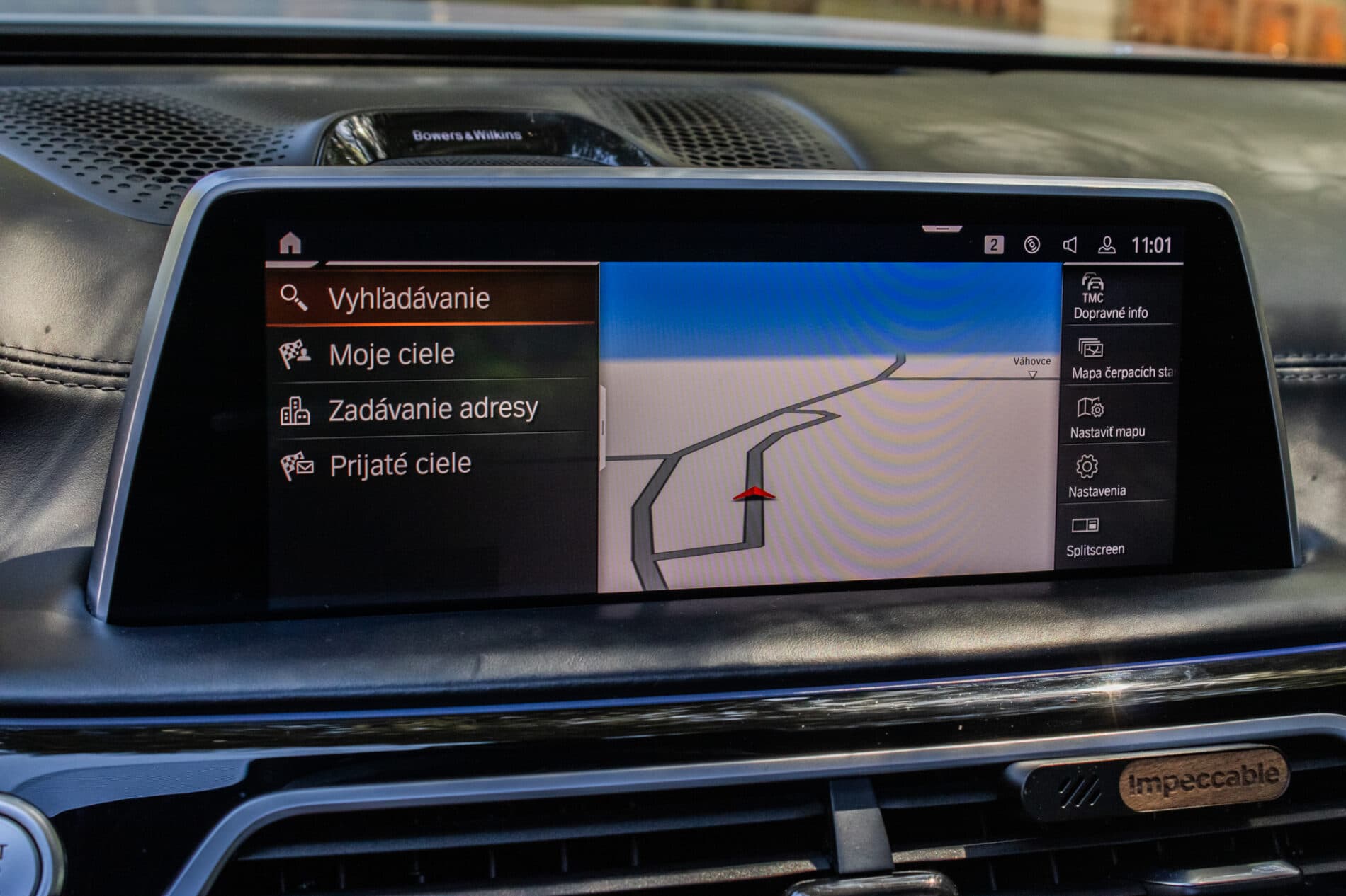2019 BMW 750d, bílá sedan, 105 849 km