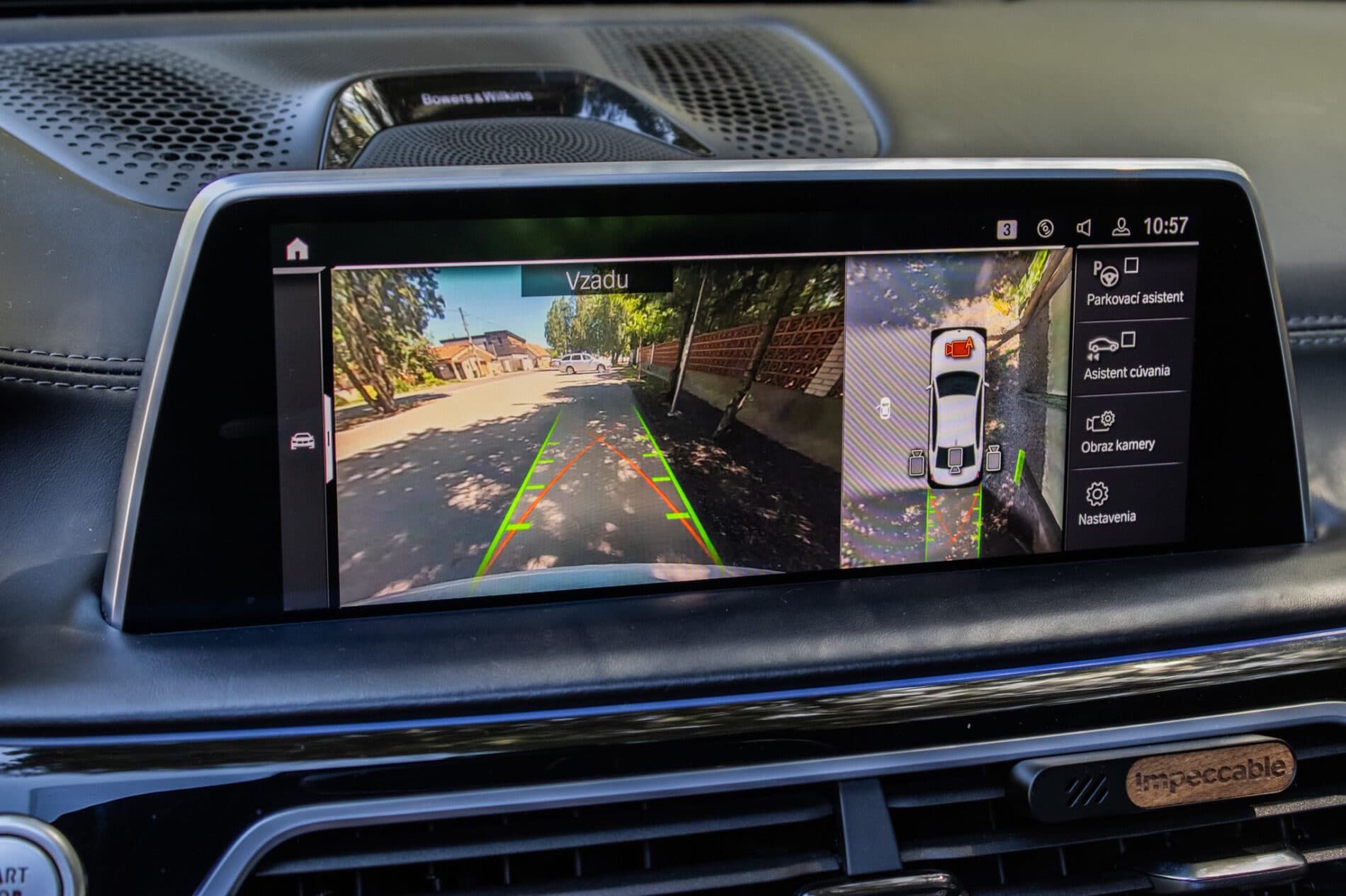 2019 BMW 750d, bílá sedan, 105 849 km