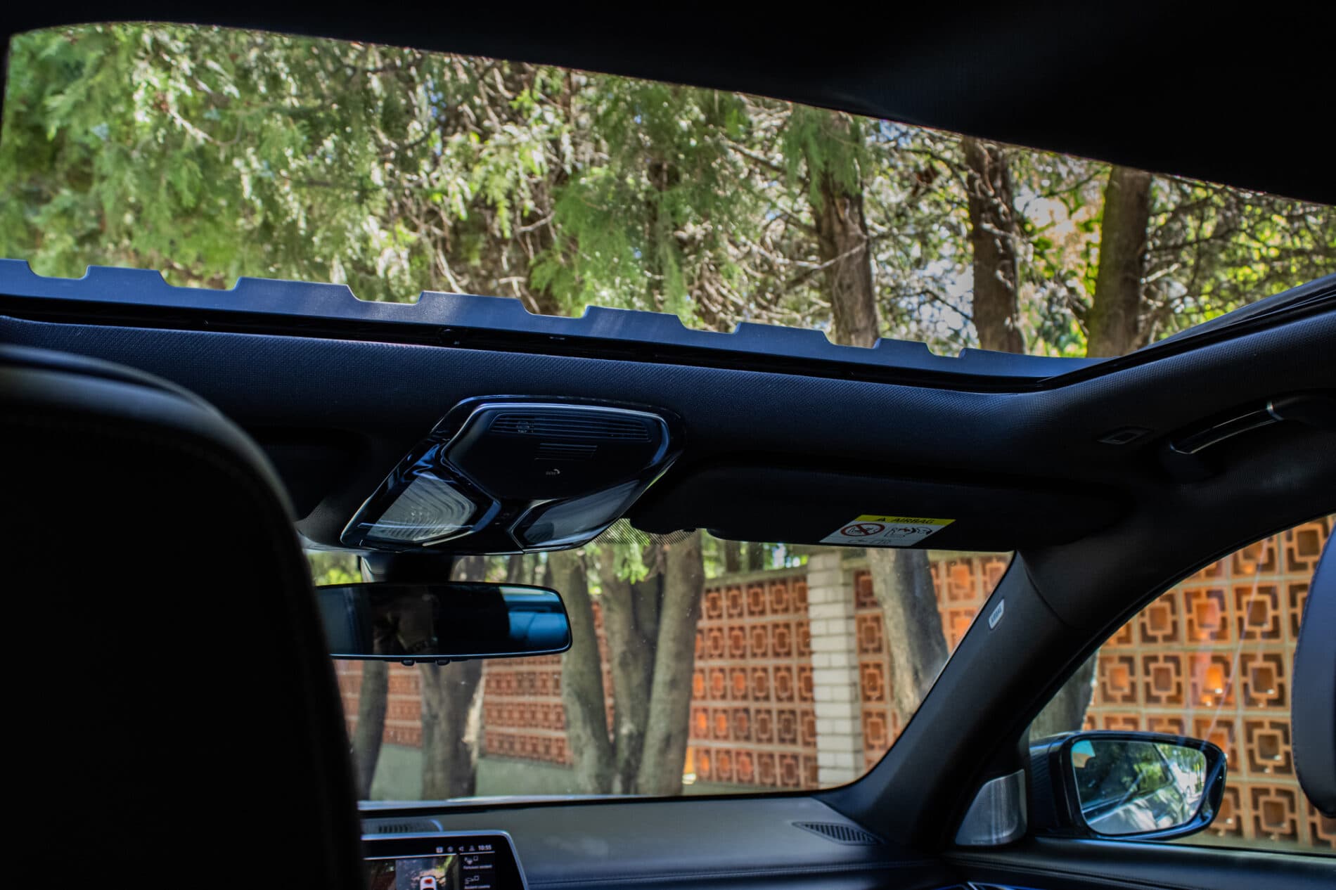 2019 BMW 750d, bílá sedan, 105 849 km