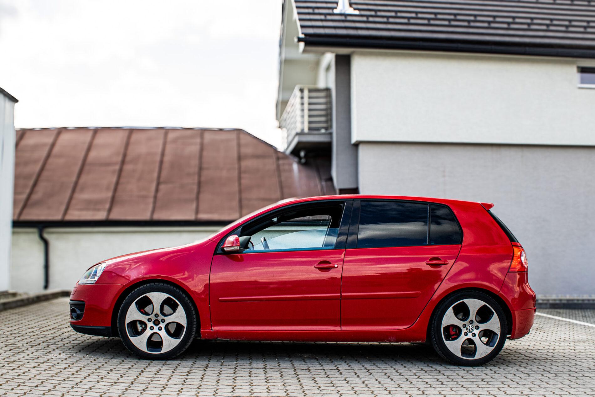 2005 Volkswagen Golf GTI, červená hatchback, 275 000 km