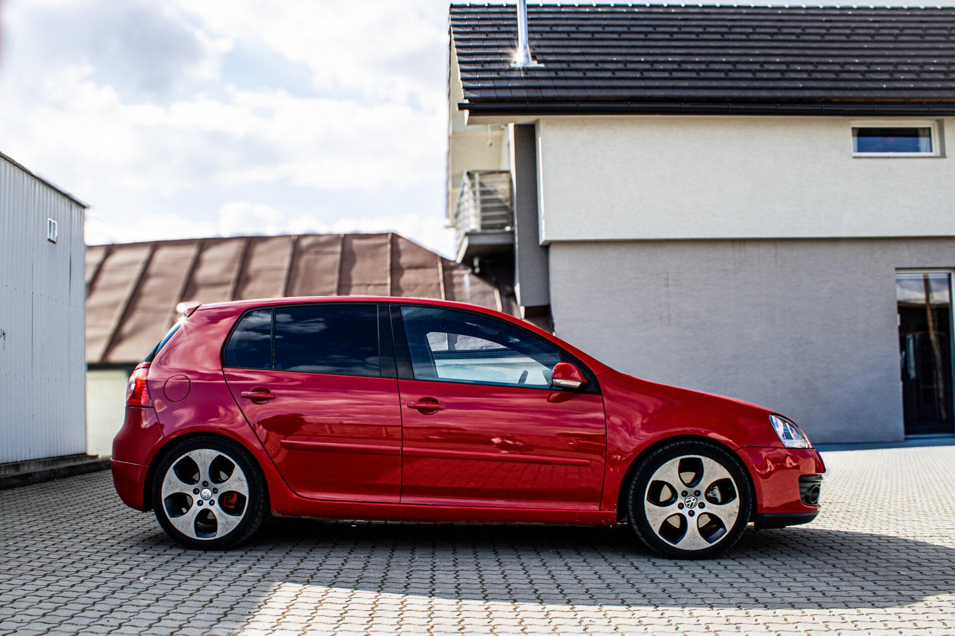 2005 Volkswagen Golf GTI, červená hatchback, 275 000 km