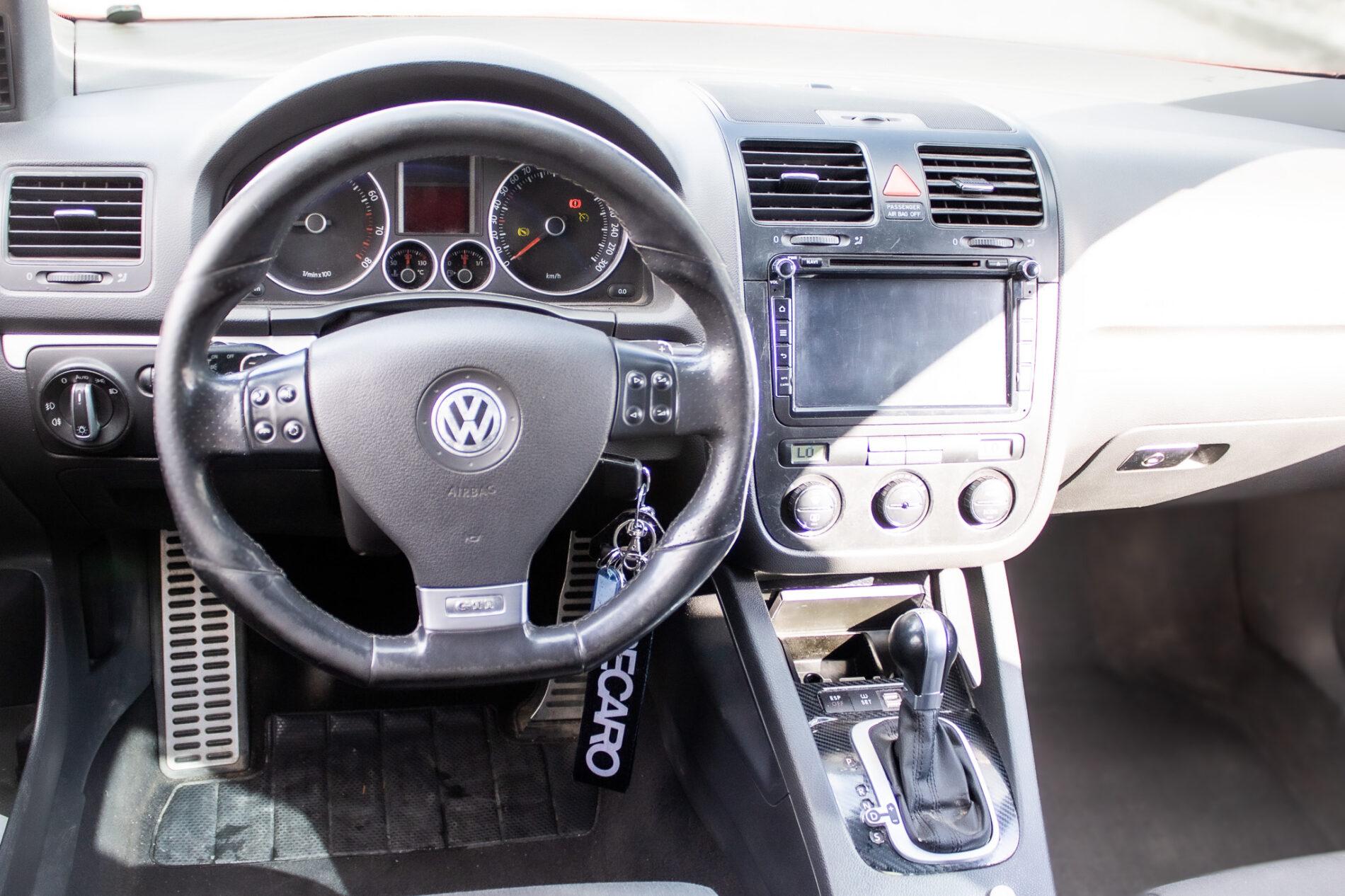 2005 Volkswagen Golf GTI, červená hatchback, 275 000 km