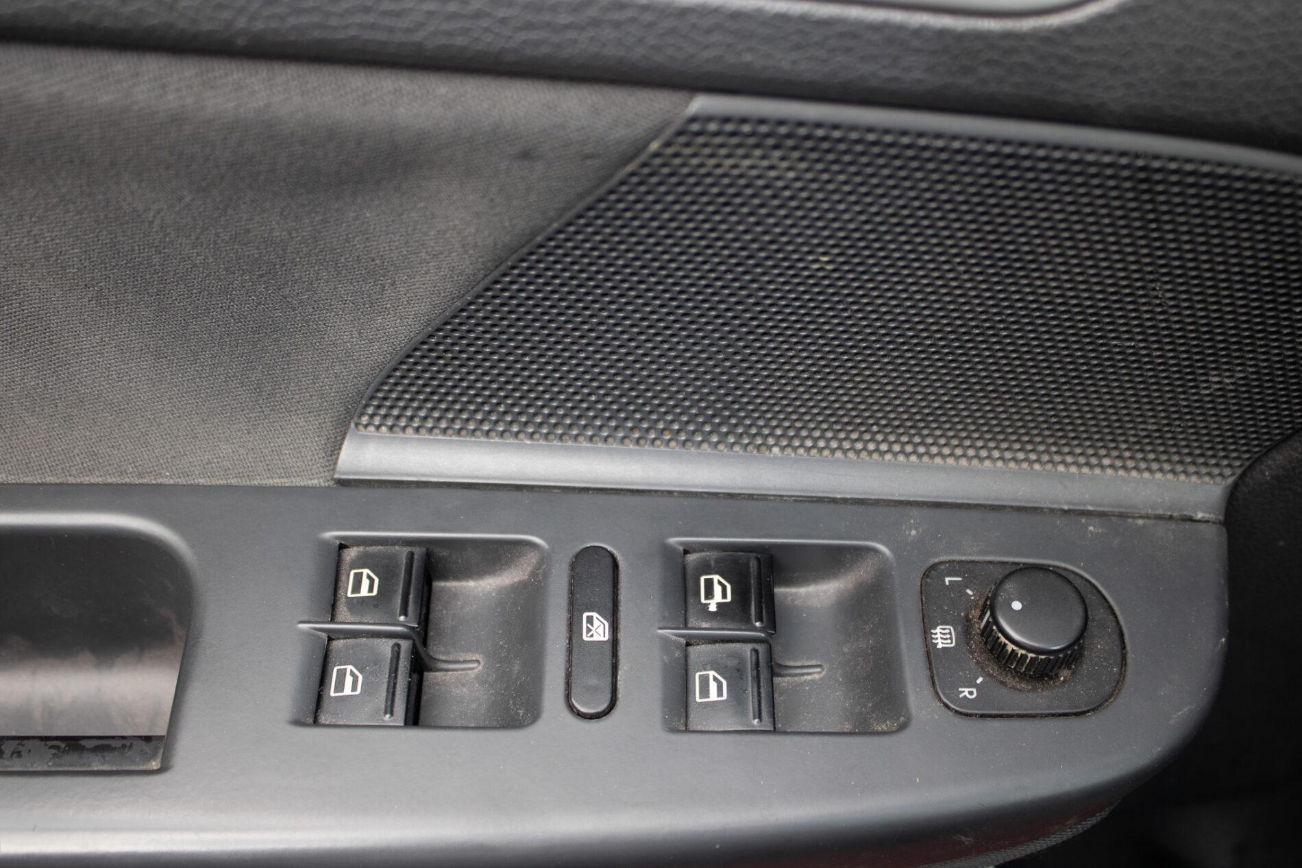 2005 Volkswagen Golf GTI, červená hatchback, 275 000 km