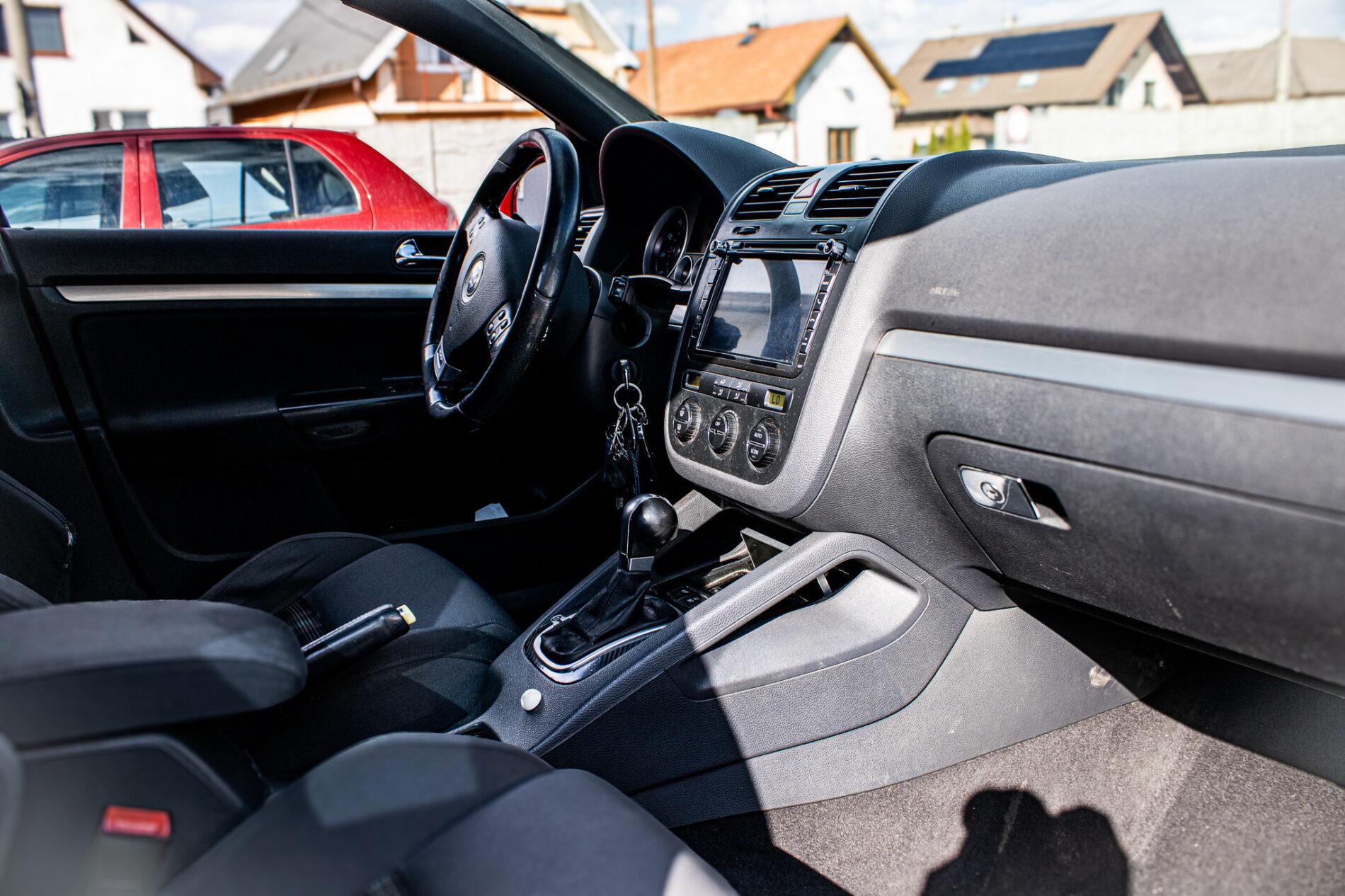 2005 Volkswagen Golf GTI, červená hatchback, 275 000 km