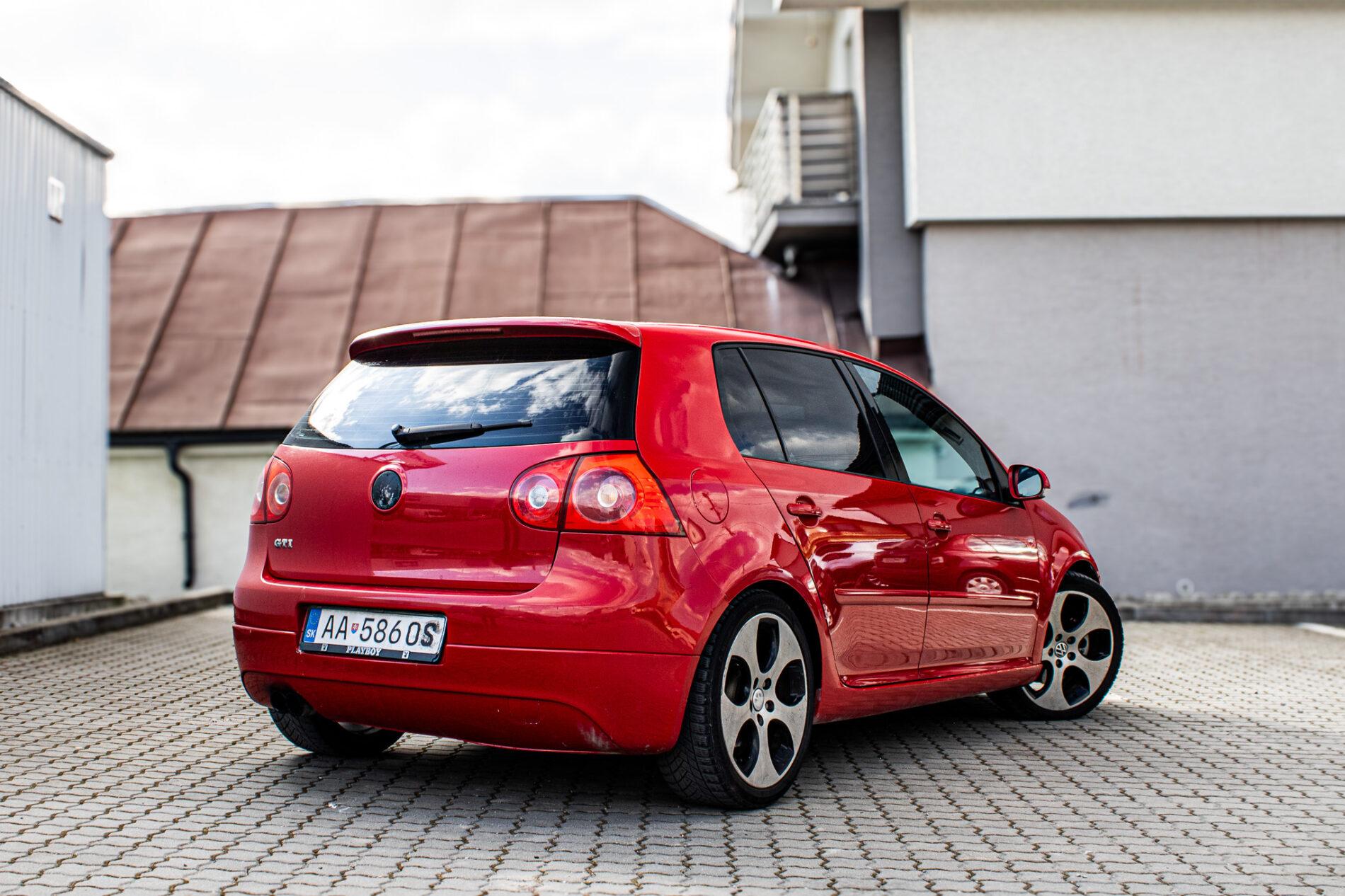 2005 Volkswagen Golf GTI, červená hatchback, 275 000 km