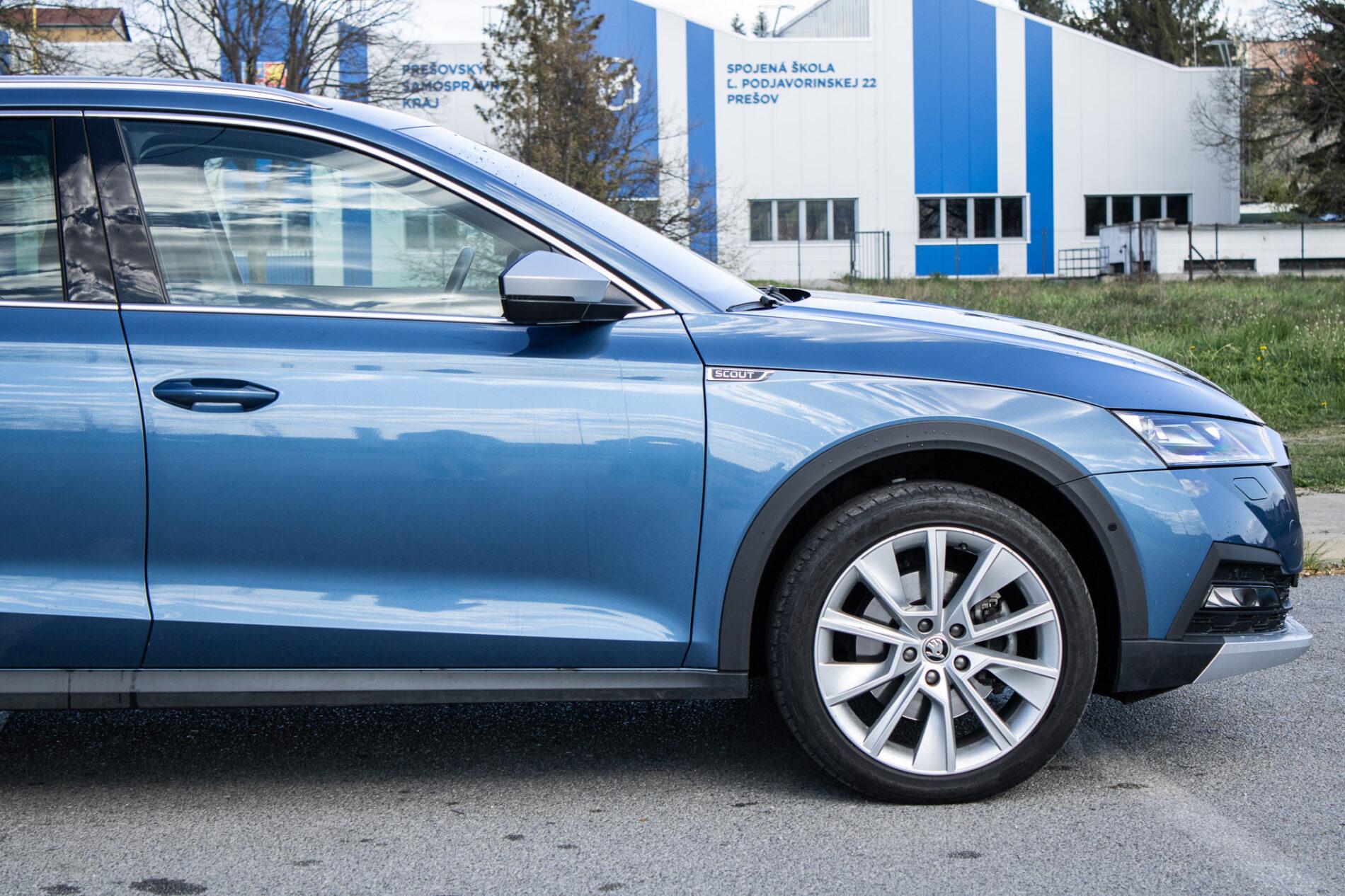 2021 Skoda Octavia RS, modrá kombi, 95 018 km