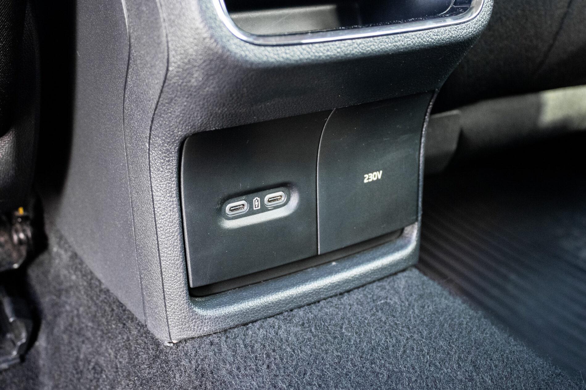 2021 Skoda Octavia RS, modrá kombi, 95 018 km