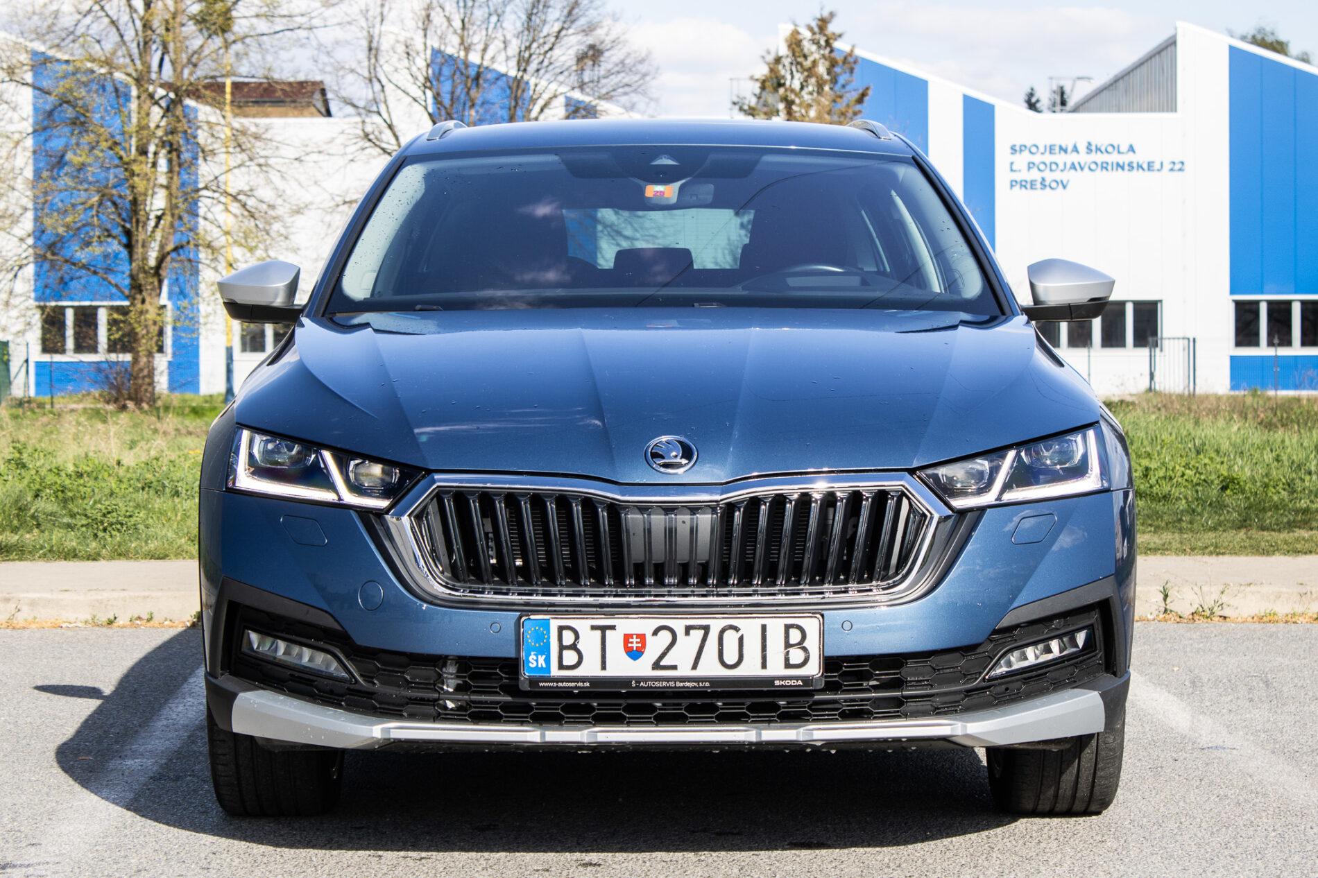 2021 Skoda Octavia RS, modrá kombi, 95 018 km