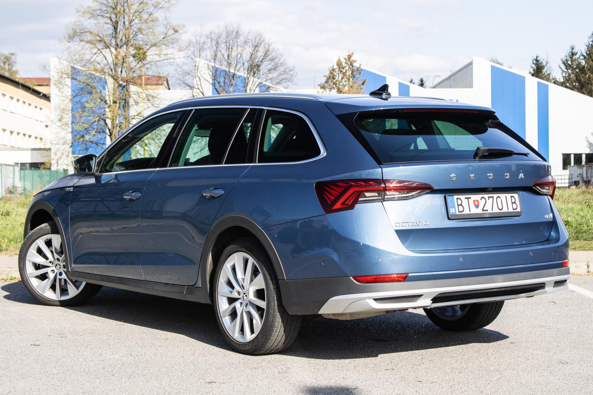 2021 Skoda Octavia RS, modrá kombi, 95 018 km