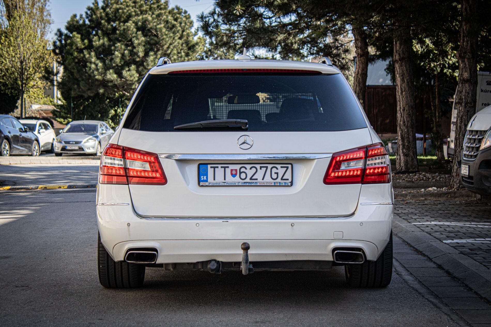 2011 Mercedes-Benz E 300 CDI, bílá kombi, 276 846 km