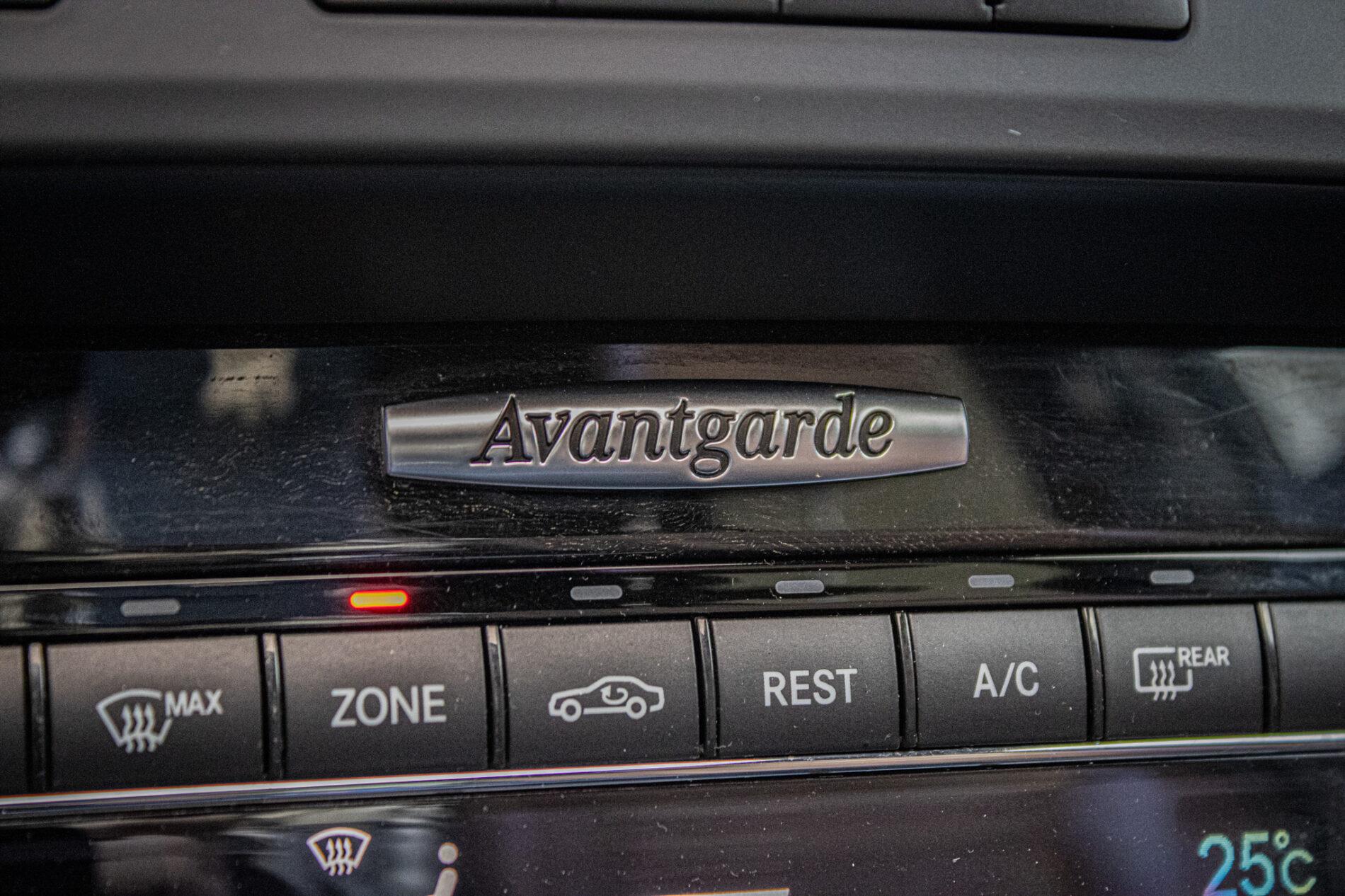 2011 Mercedes-Benz E 300 CDI, bílá kombi, 276 846 km