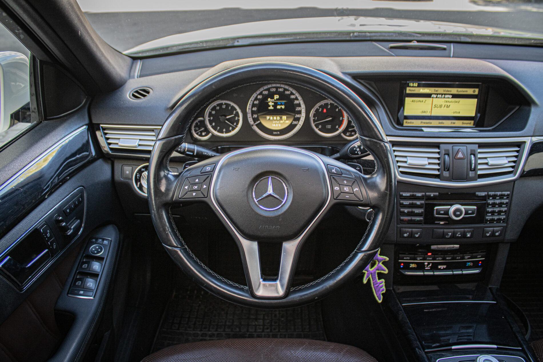 2011 Mercedes-Benz E 300 CDI, bílá kombi, 276 846 km