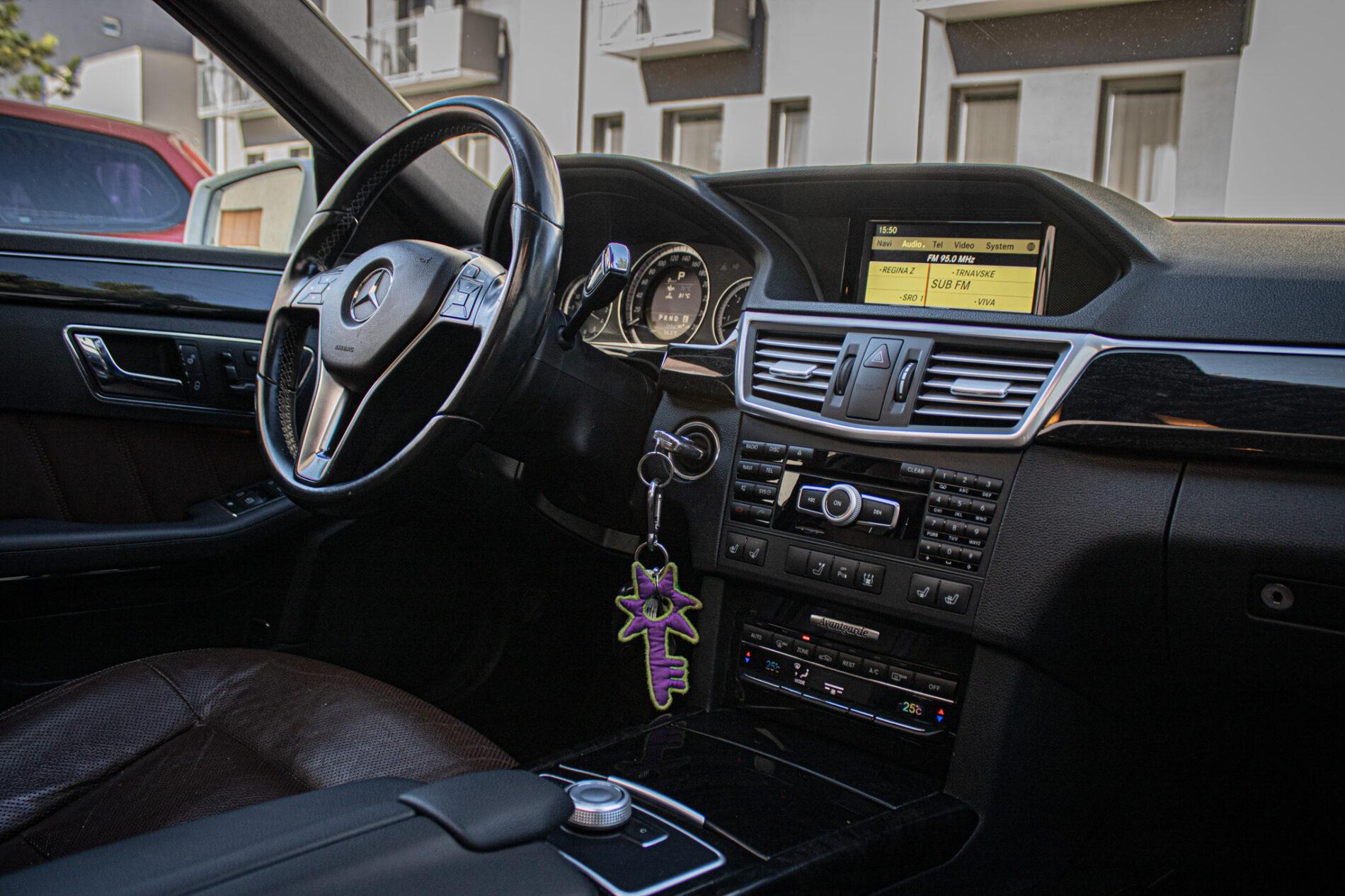 2011 Mercedes-Benz E 300 CDI, bílá kombi, 276 846 km