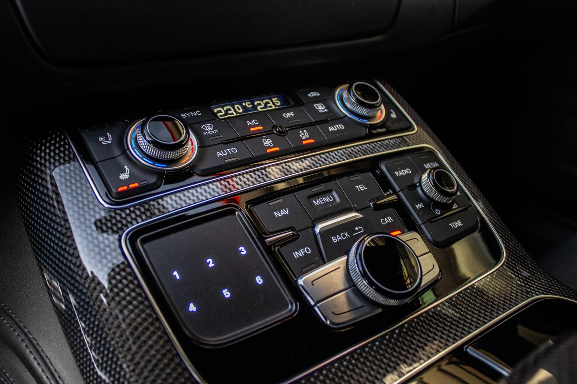 2017 AUDI S8, černá sedan, 183 235 km