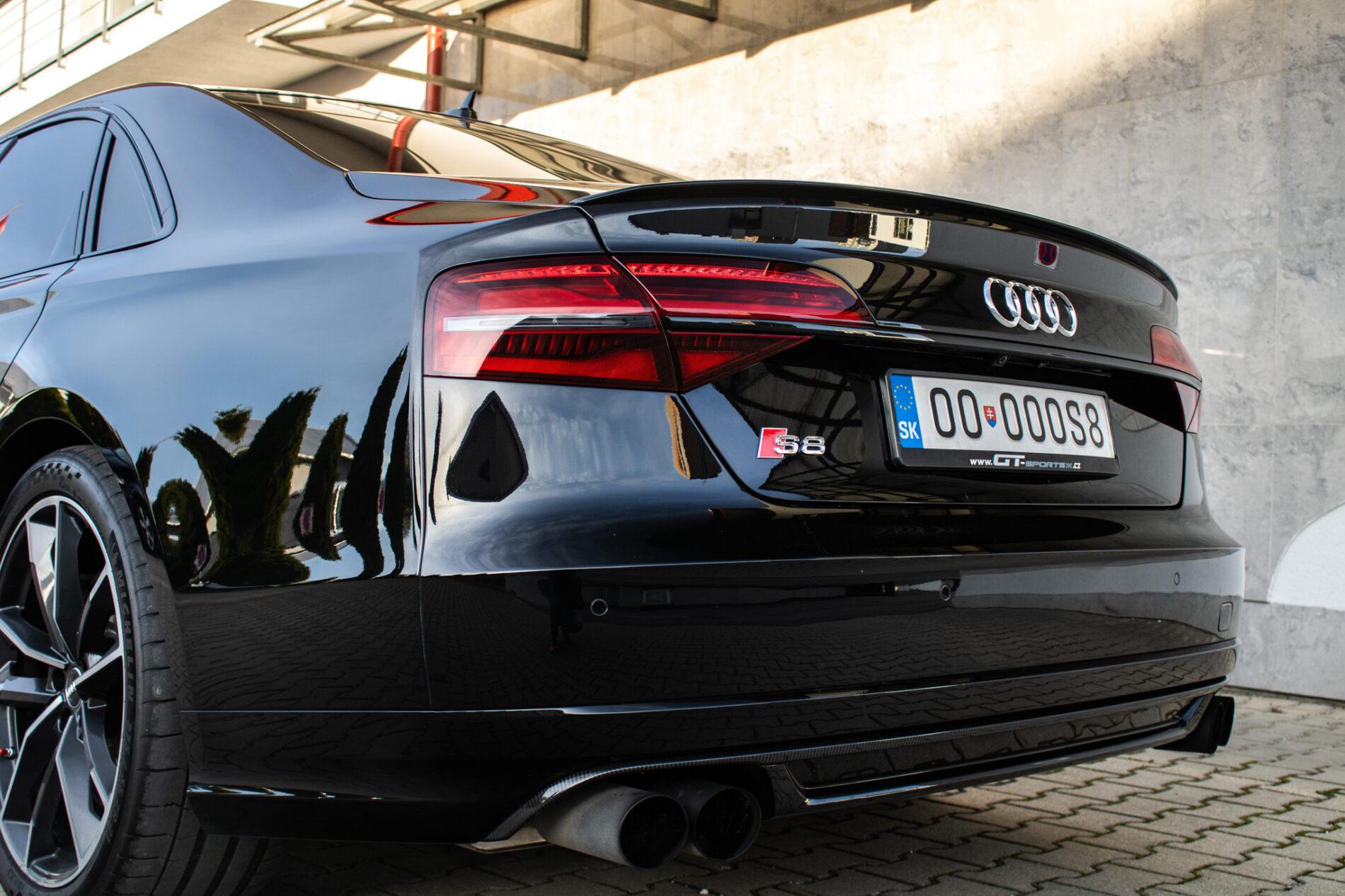 2017 AUDI S8, černá sedan, 183 235 km