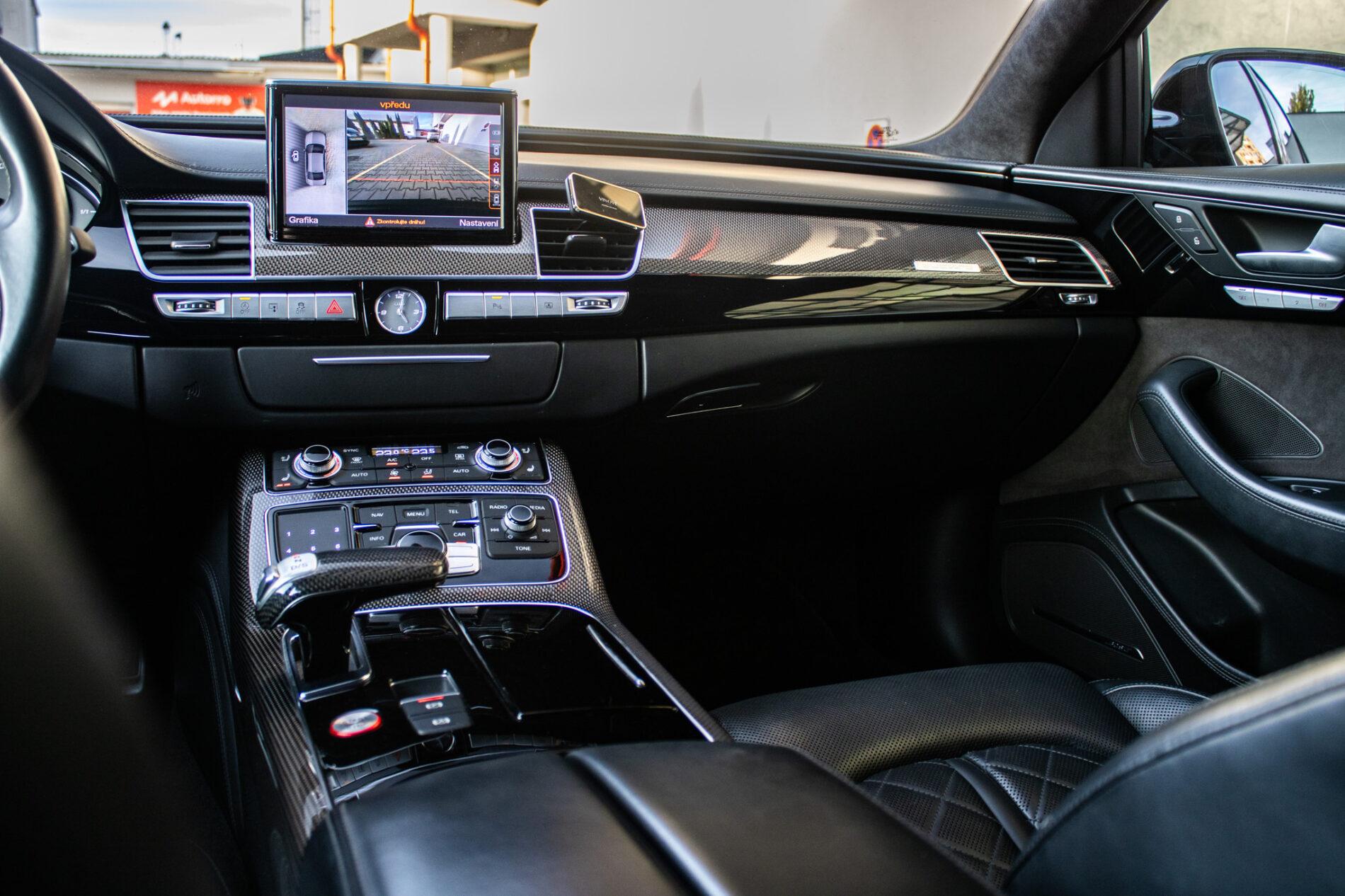 2017 AUDI S8, černá sedan, 183 235 km
