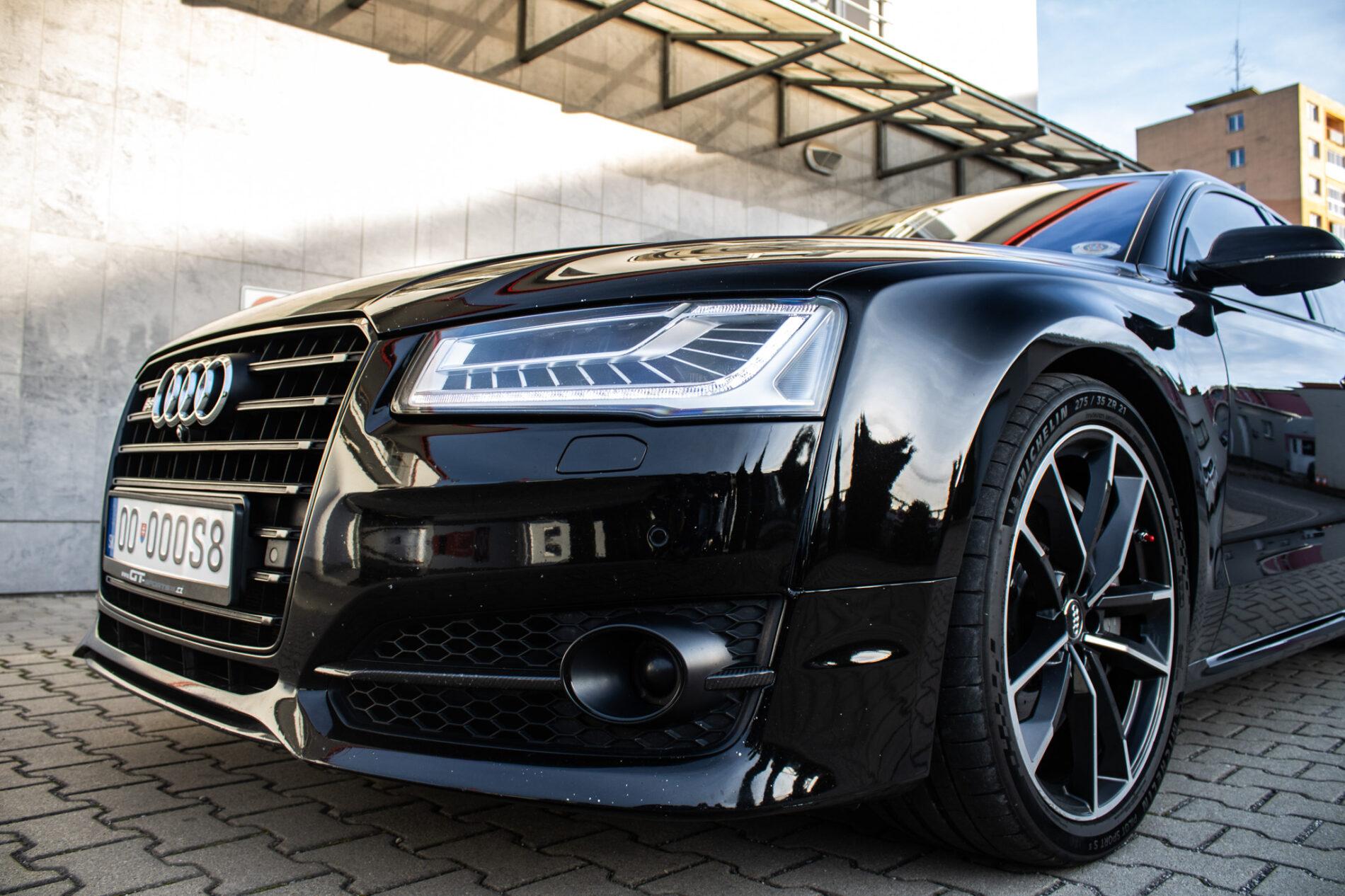2017 AUDI S8, černá sedan, 183 235 km