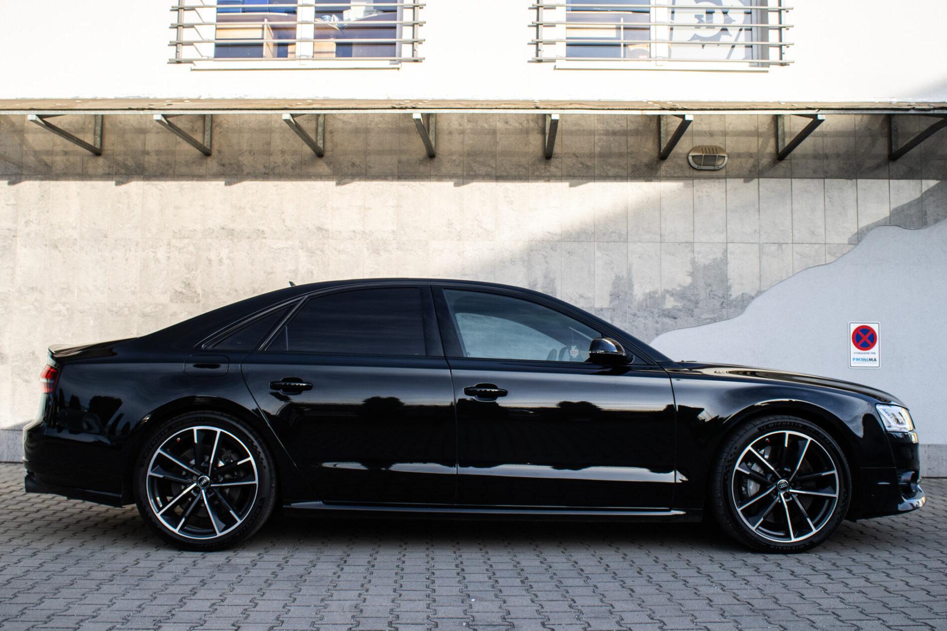 2017 AUDI S8, černá sedan, 183 235 km