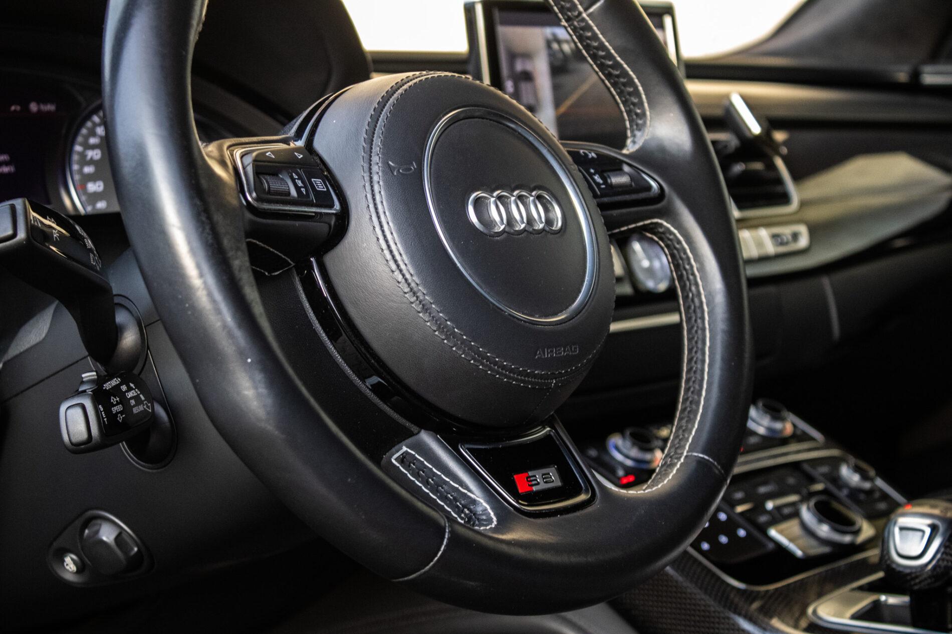 2017 AUDI S8, černá sedan, 183 235 km