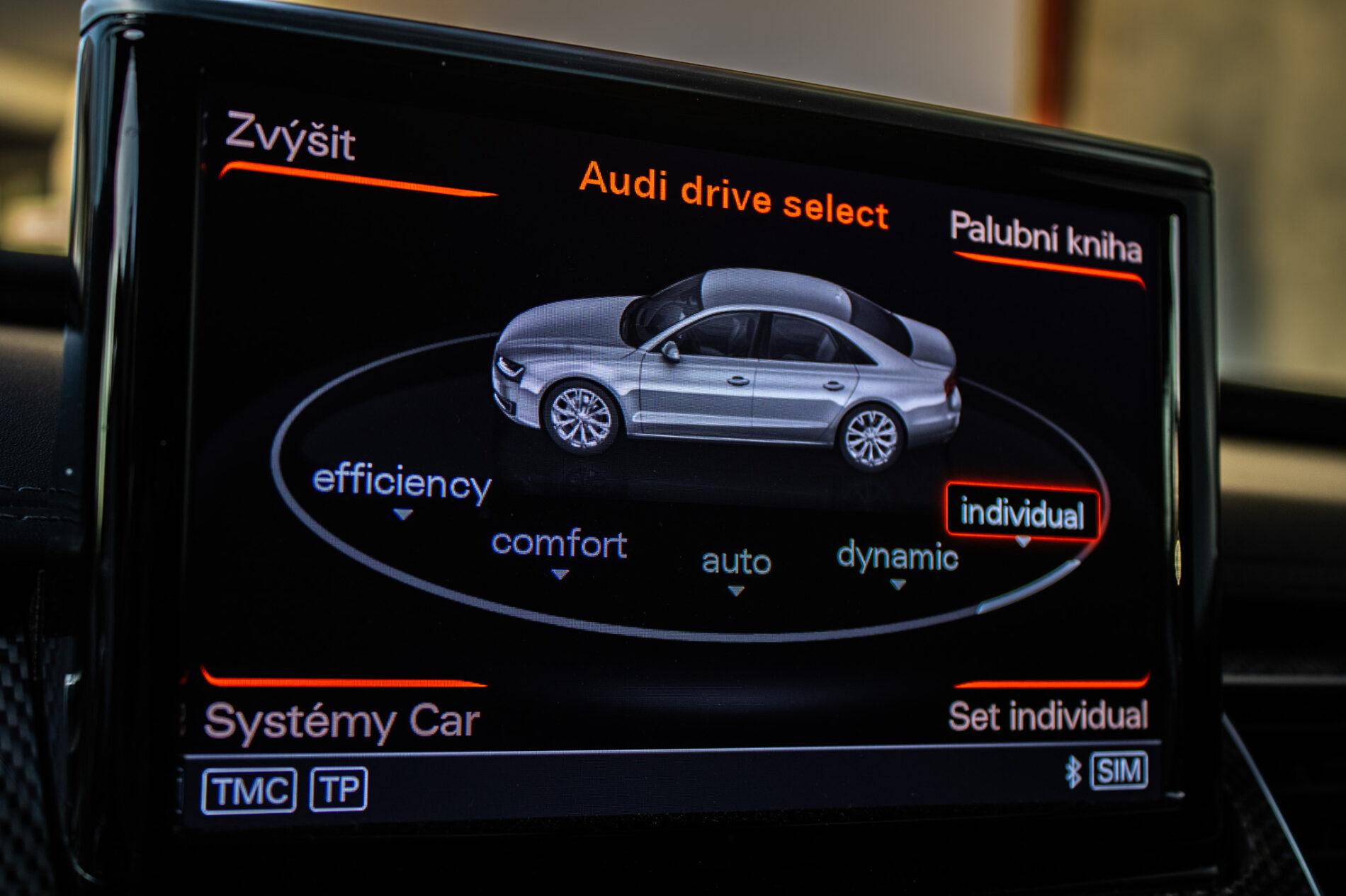 2017 AUDI S8, černá sedan, 183 235 km